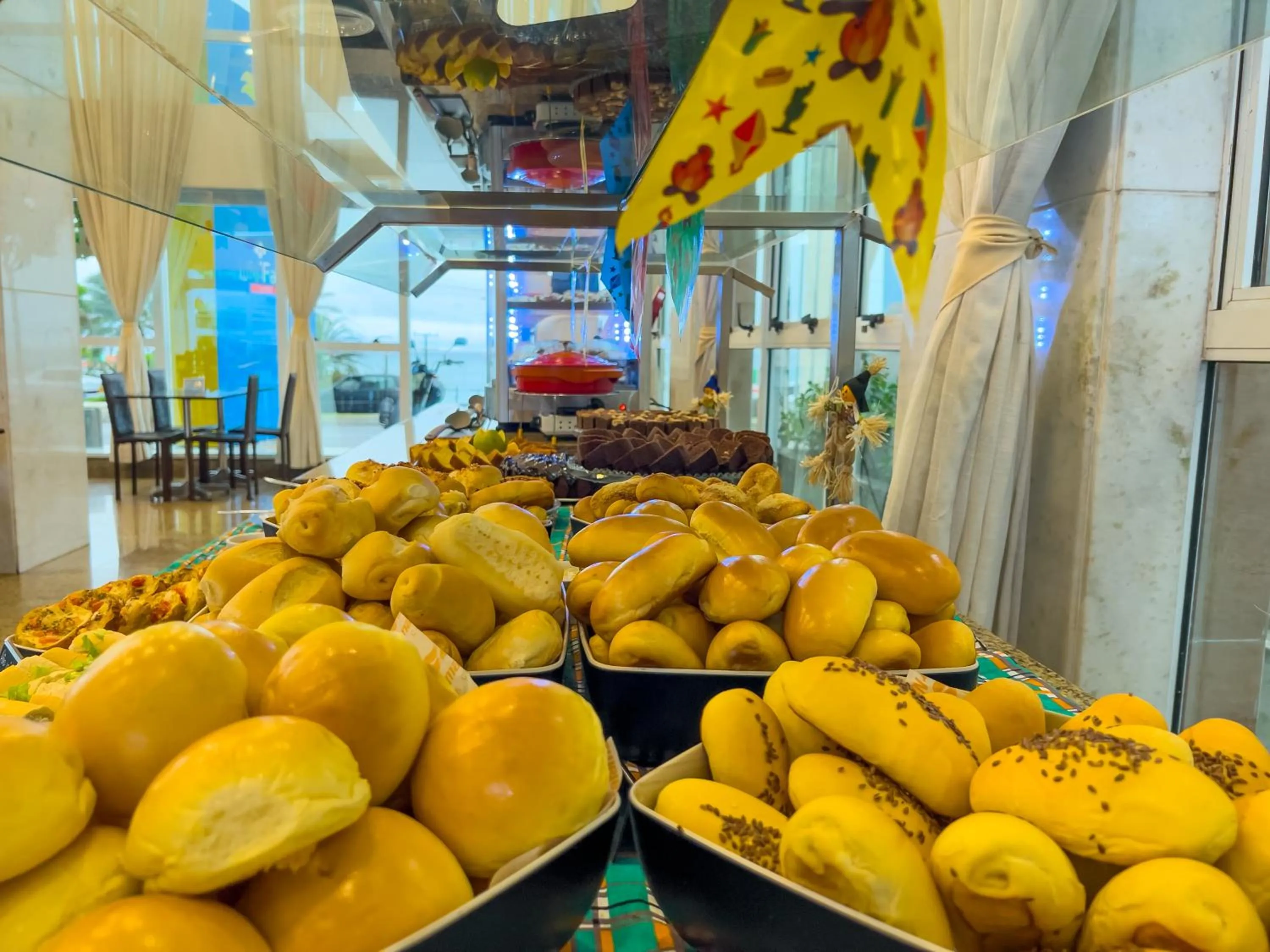 Restaurant/places to eat in Praiamar Express Hotel