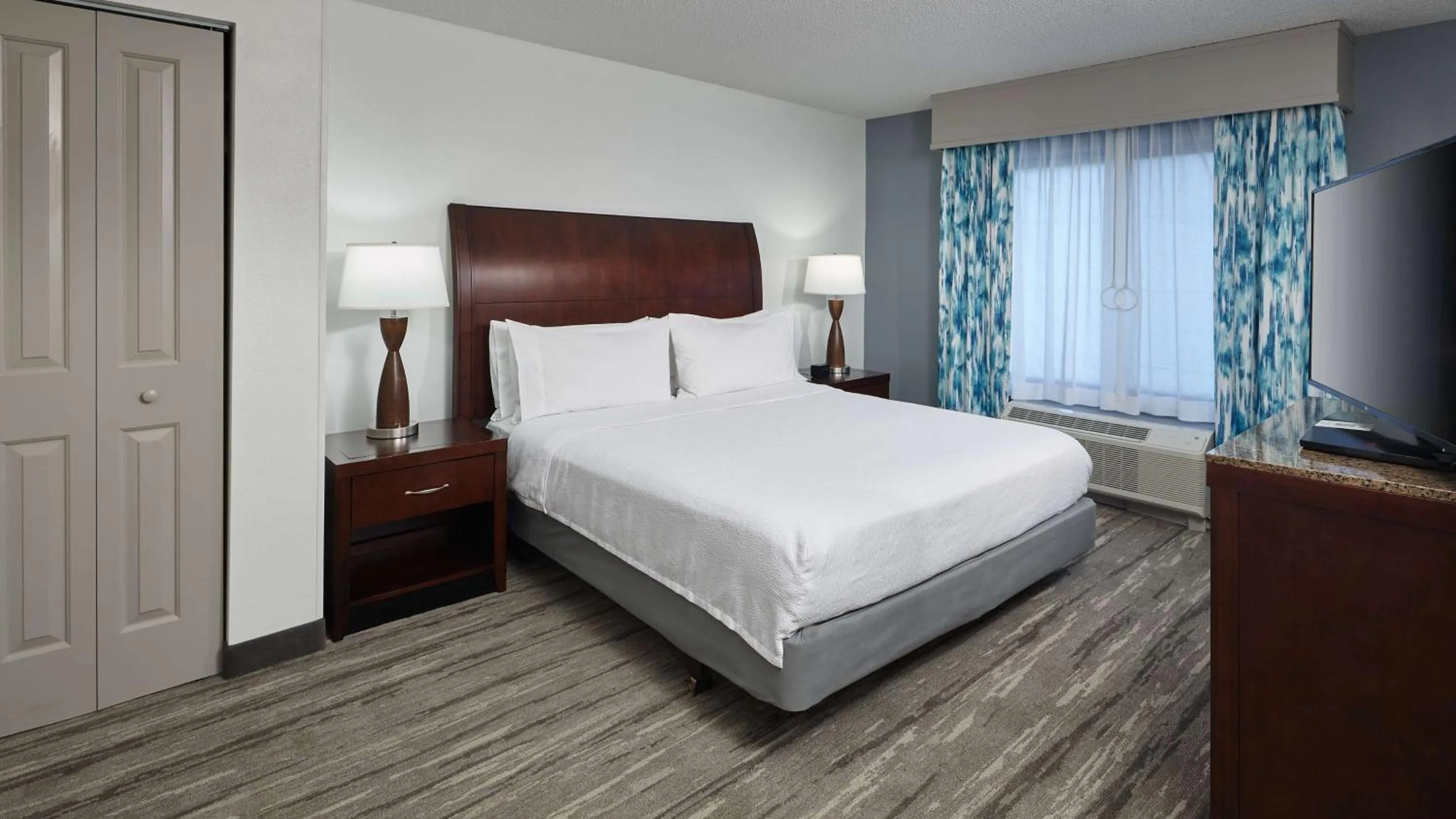 Bed in Hilton Garden Inn Merrillville