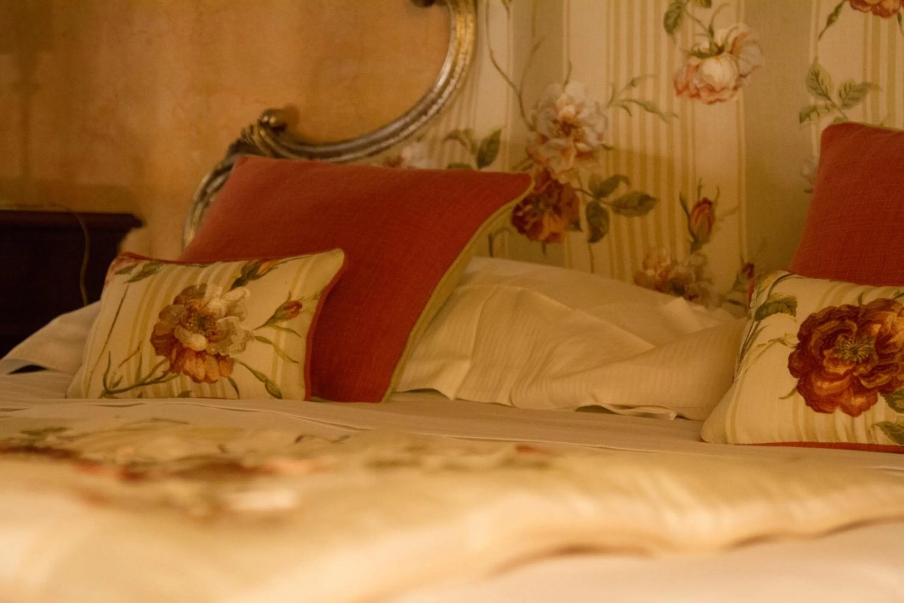 Shower, Bed in Villa Fillinelle