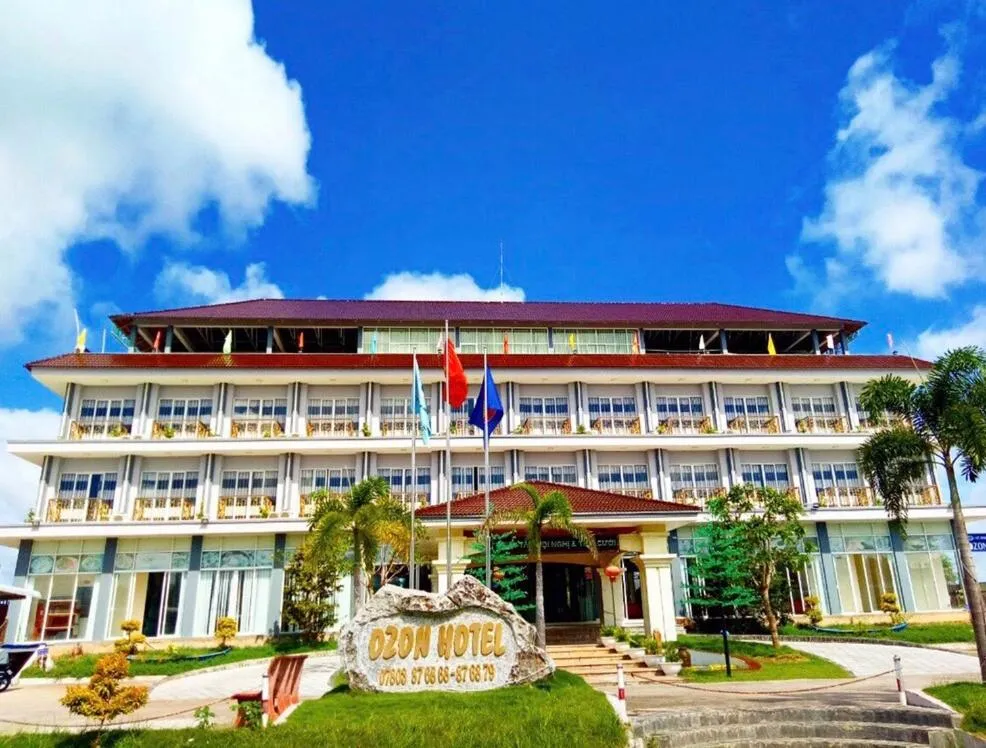 Facade/entrance in Ozon Hotel