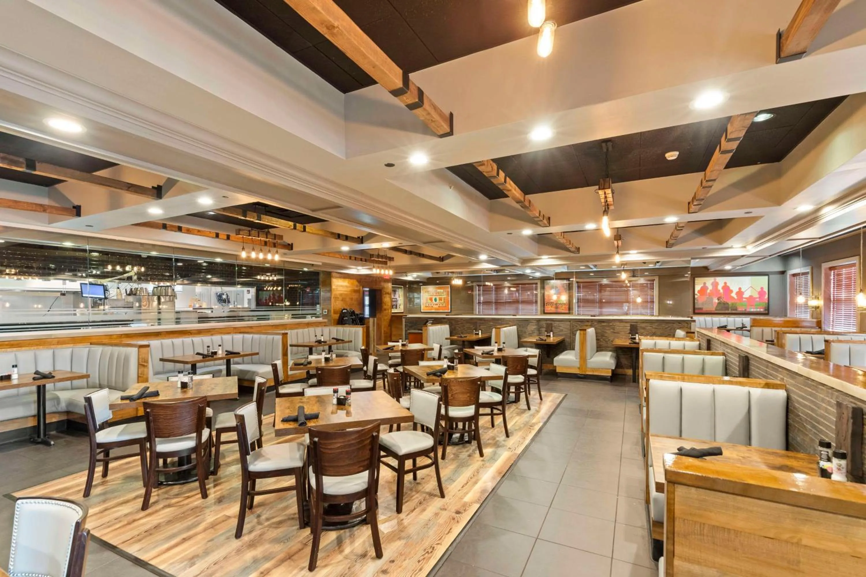 Lounge or bar in Doubletree By Hilton Front Royal Blue Ridge Shadows