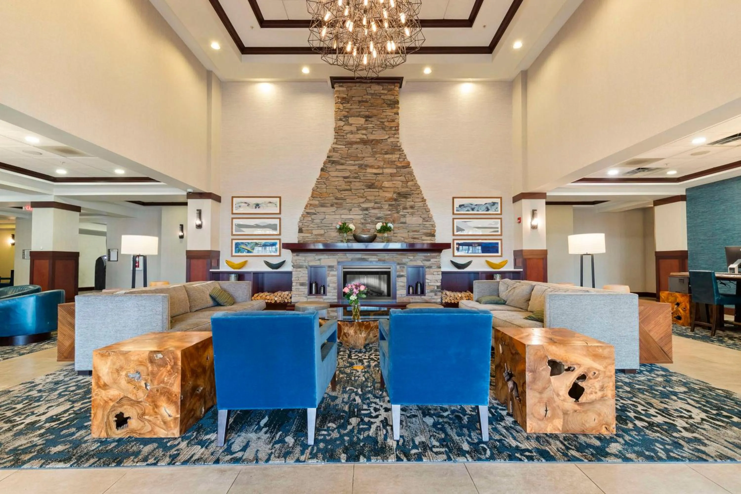 Lobby or reception in Doubletree By Hilton Front Royal Blue Ridge Shadows
