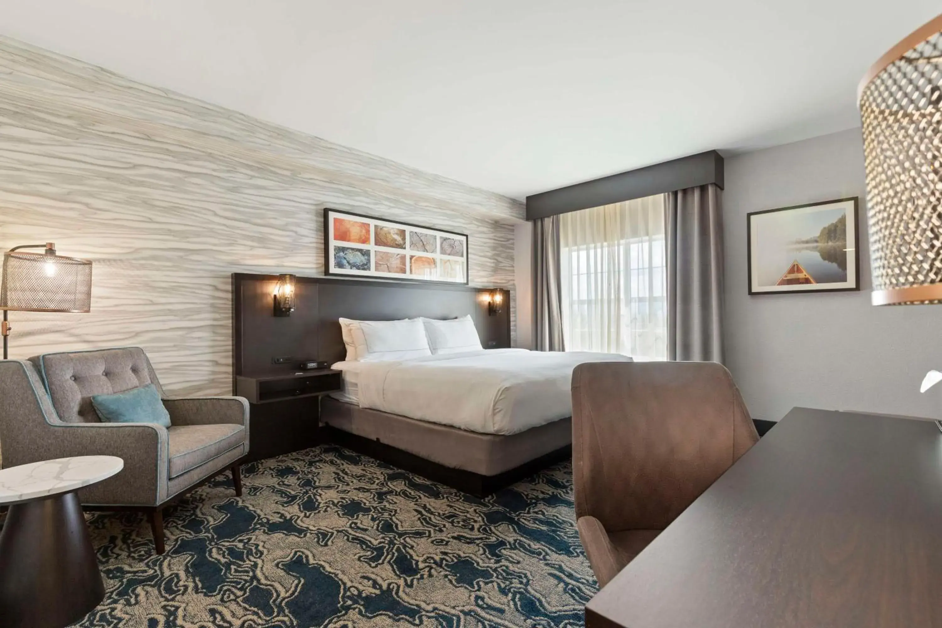 King Room in Doubletree By Hilton Front Royal Blue Ridge Shadows King Room in Doubletree By Hilton Front Royal Blue Ridge Shadows