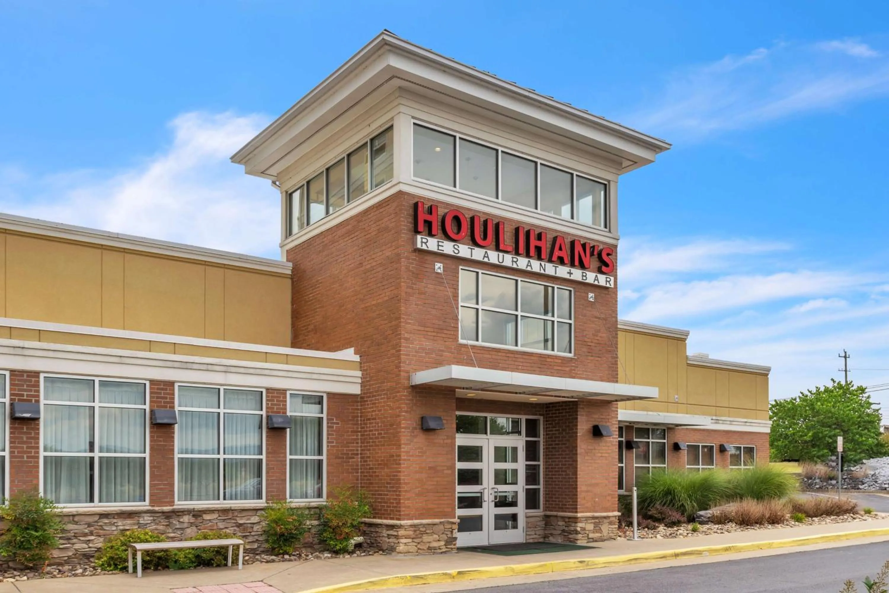 Property building in Doubletree By Hilton Front Royal Blue Ridge Shadows