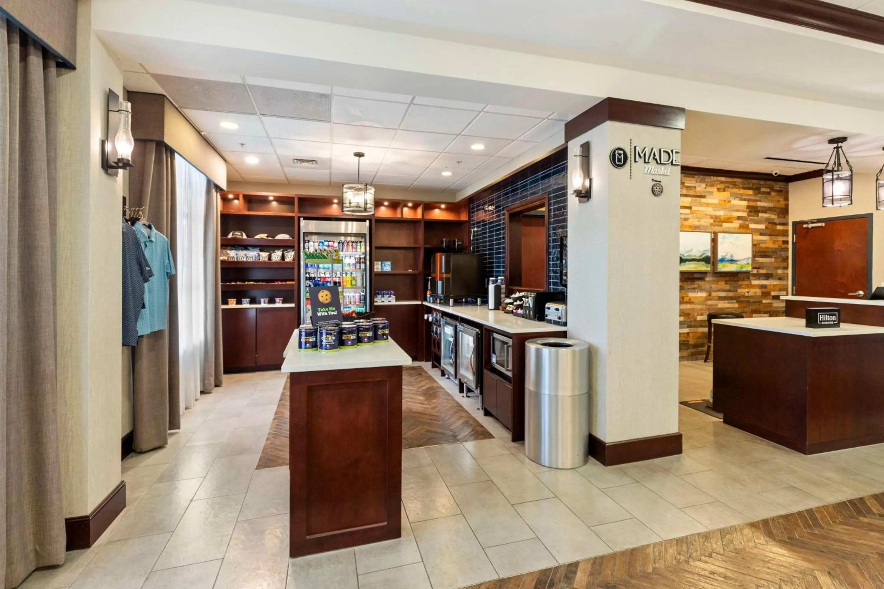 On-site shops in Doubletree By Hilton Front Royal Blue Ridge Shadows