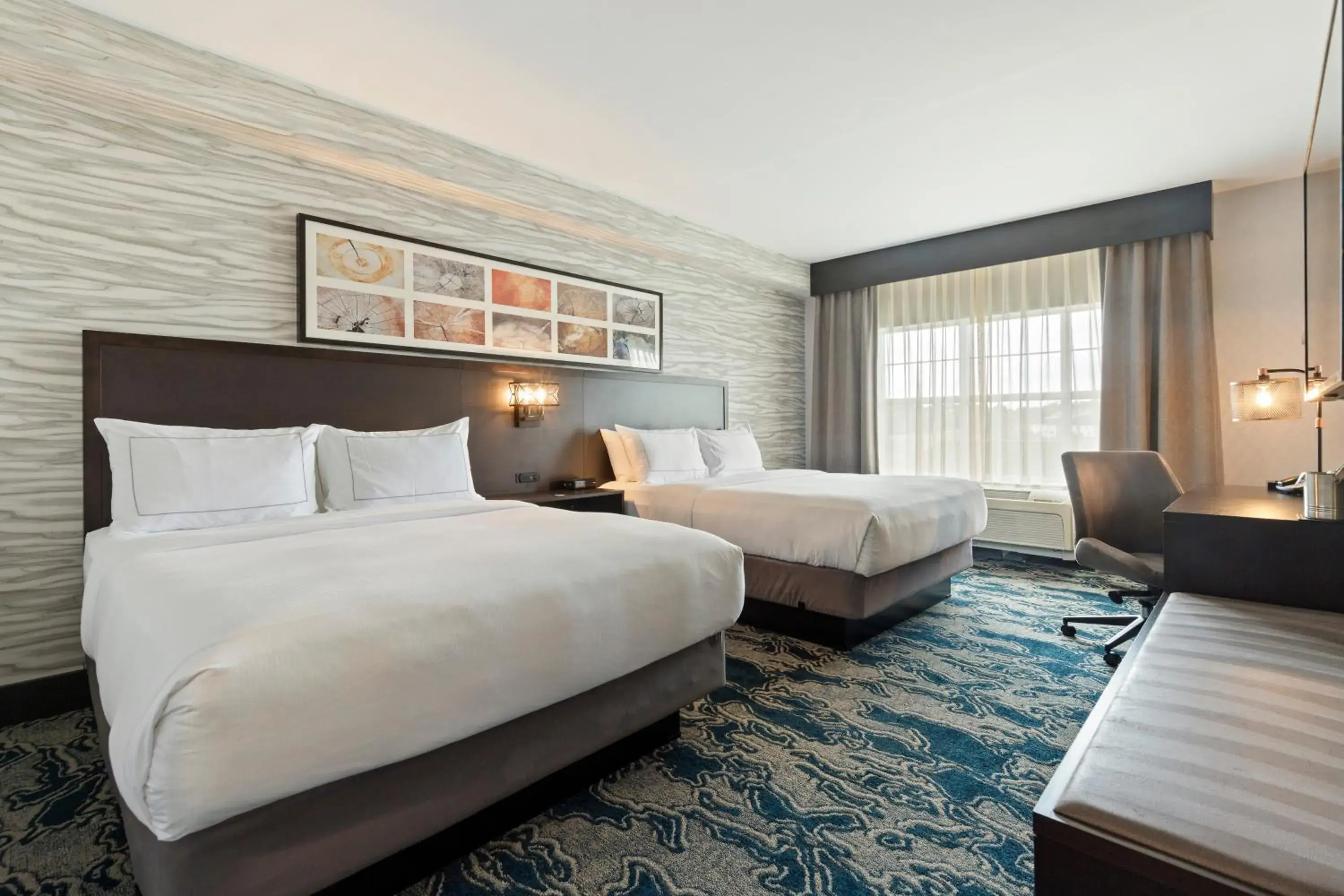 Queen Room with Two Queen Beds and Golf Course View in Doubletree By Hilton Front Royal Blue Ridge Shadows Queen Room with Two Queen Beds and Golf Course View in Doubletree By Hilton Front Royal Blue Ridge Shadows