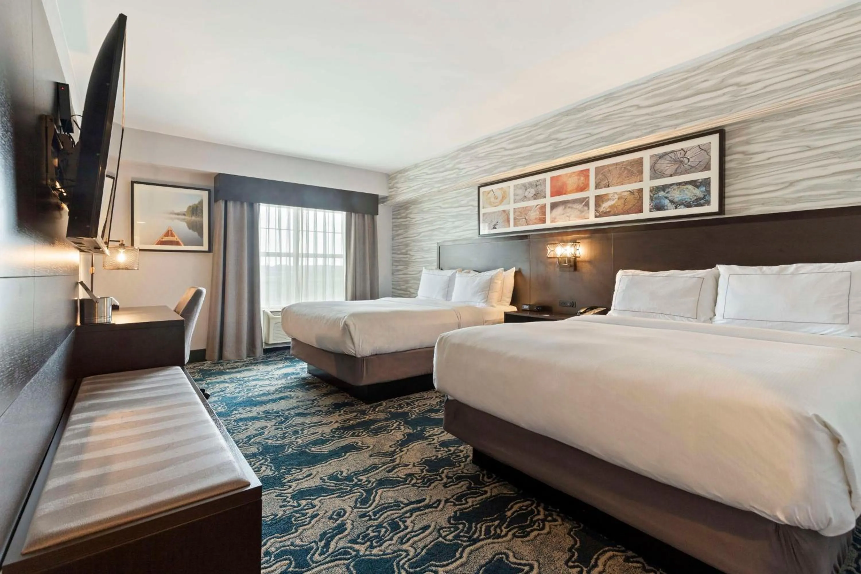 Bed in Doubletree By Hilton Front Royal Blue Ridge Shadows