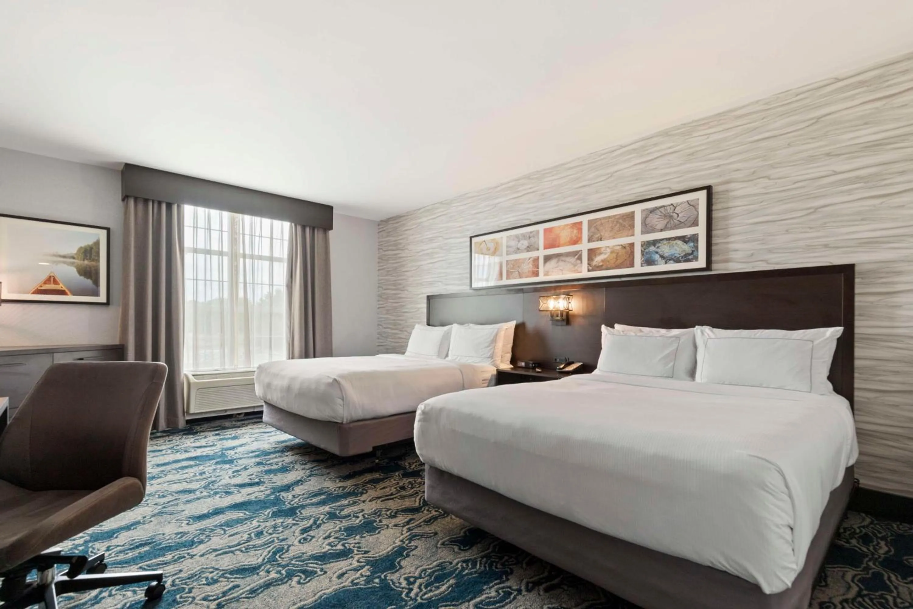 Bed in Doubletree By Hilton Front Royal Blue Ridge Shadows