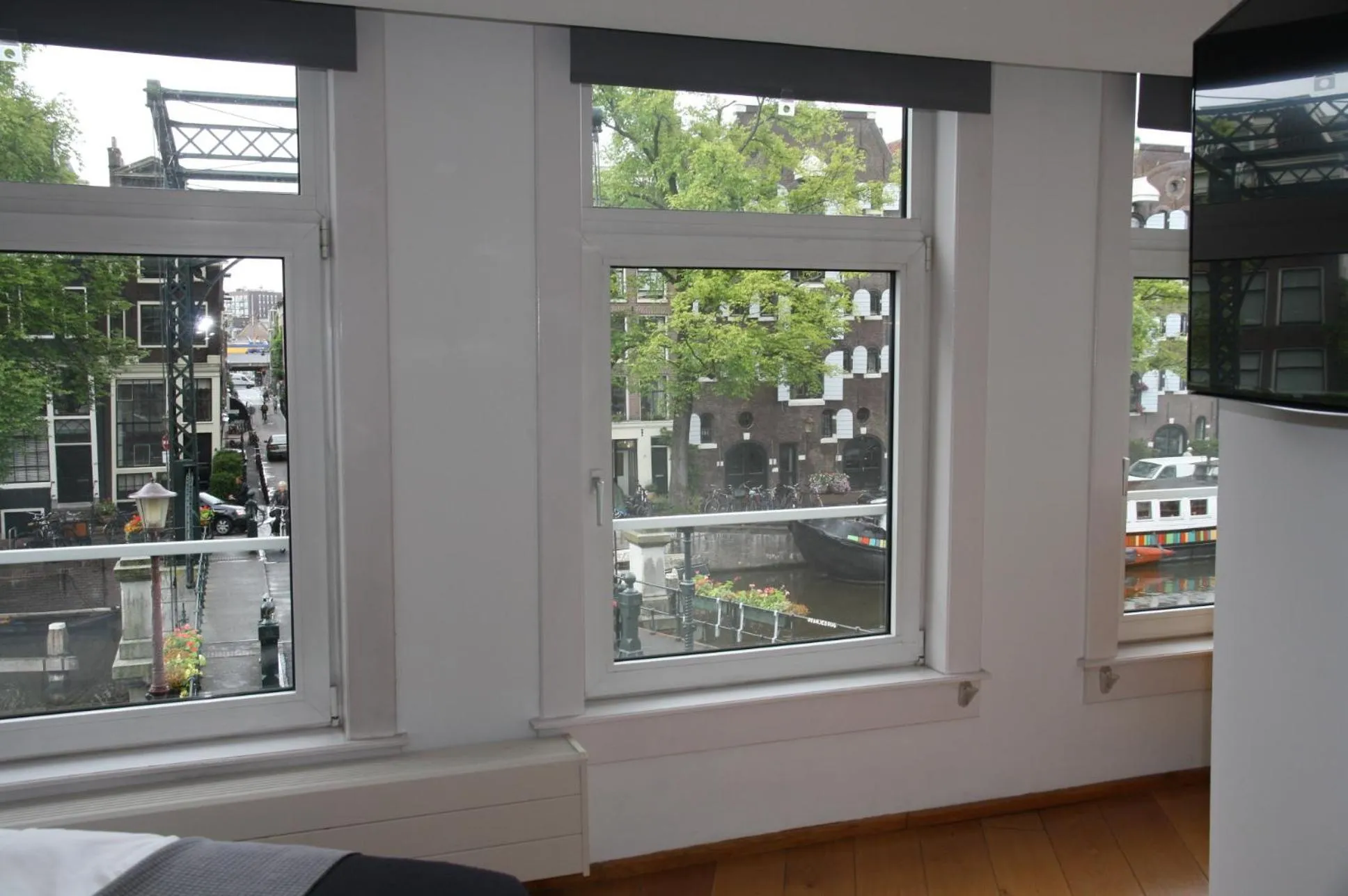 City view, Bed in Bridge Inn