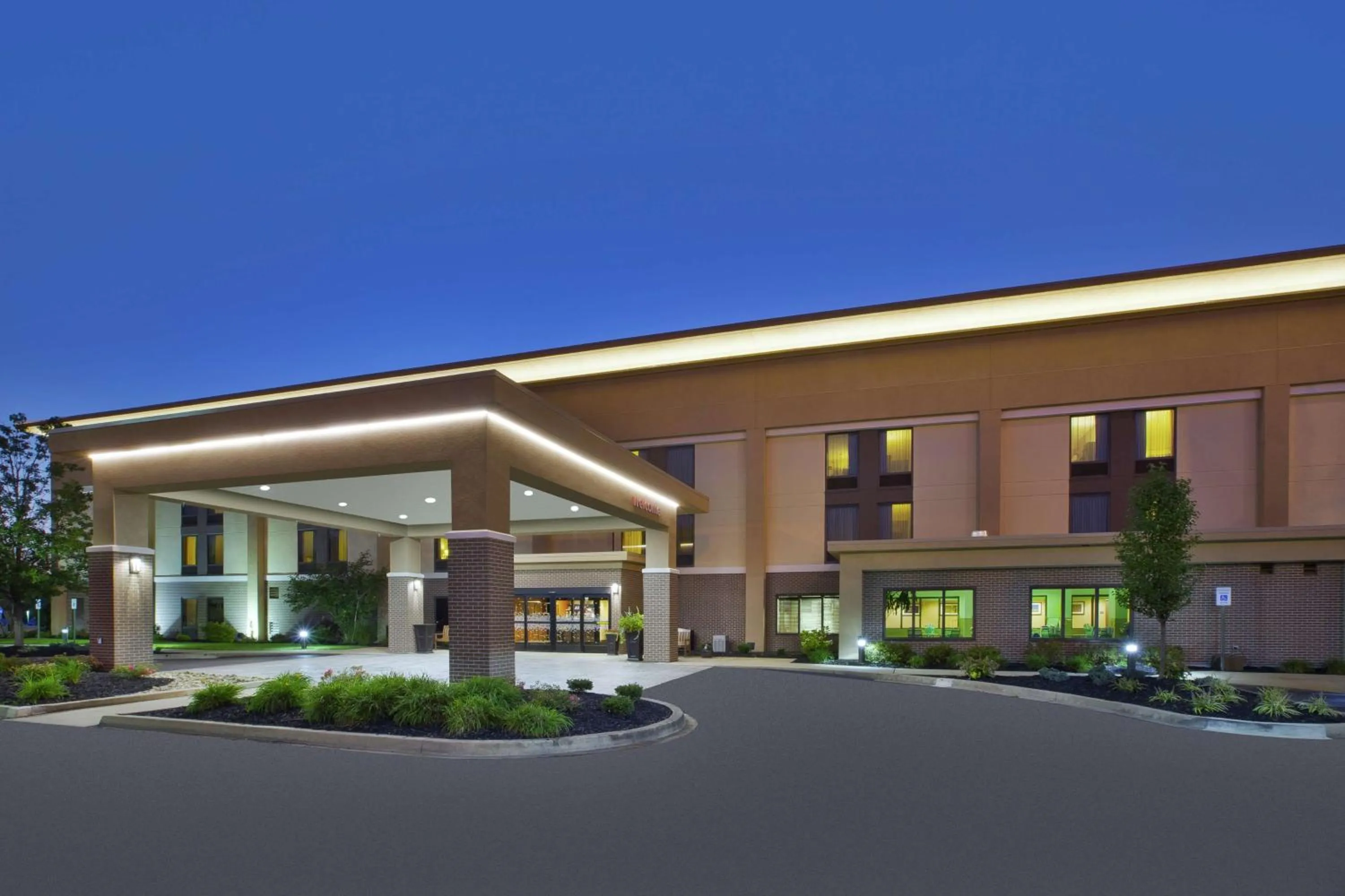 Property building in Hampton Inn Marietta