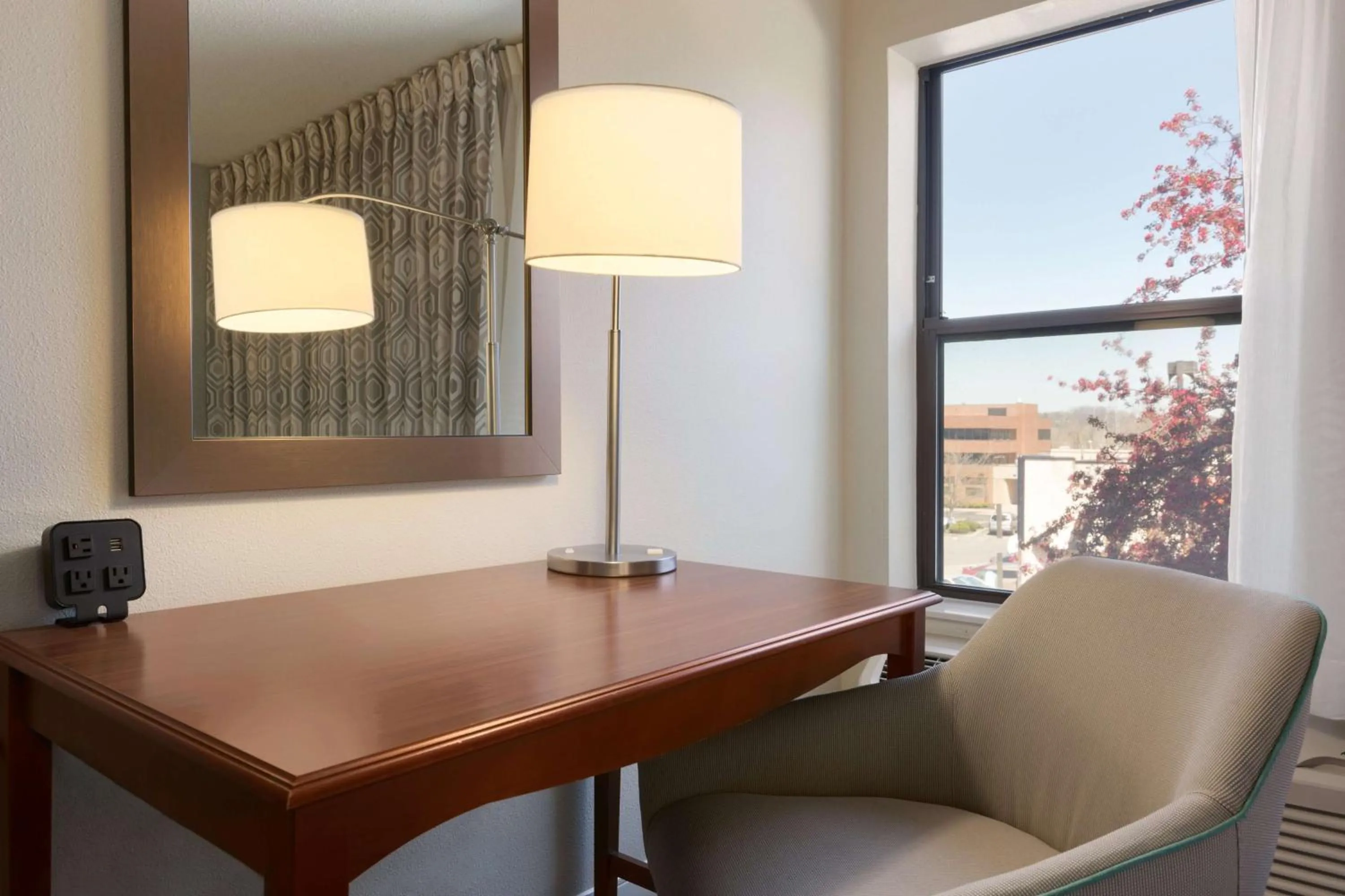 Bed in Hampton Inn Zanesville