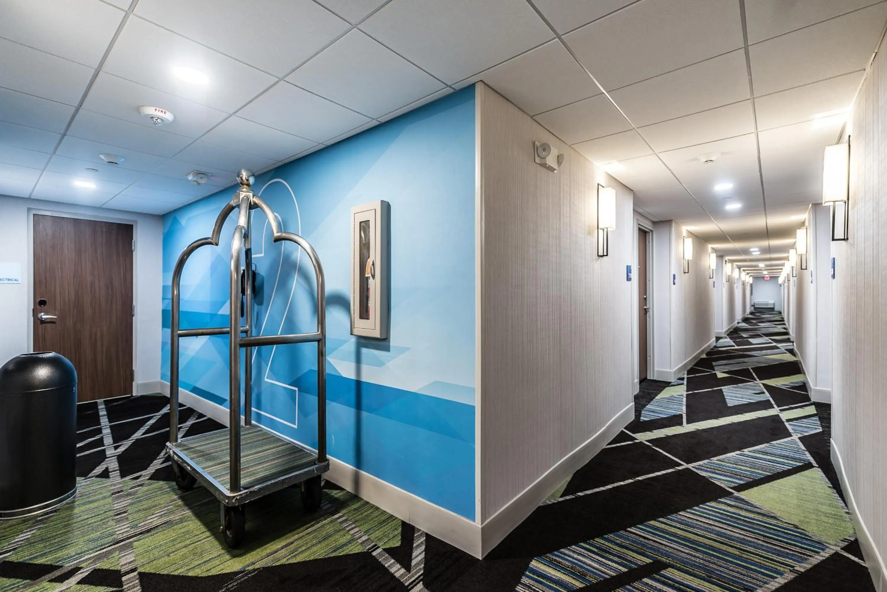 Lobby or reception in Holiday Inn Express Flint-Campus Area by IHG