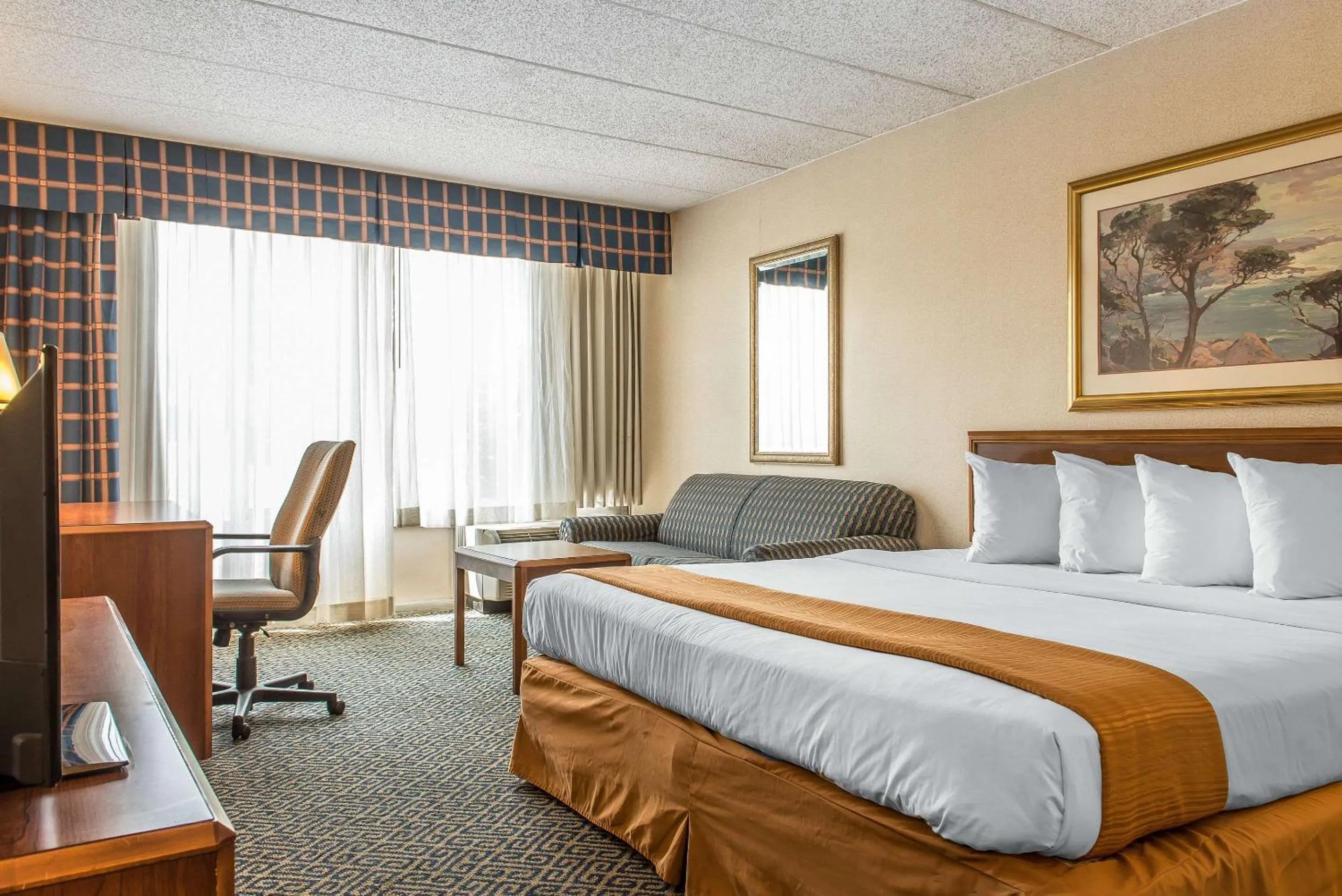 Photo of the whole room, Bed in Quality Inn and Conference Center