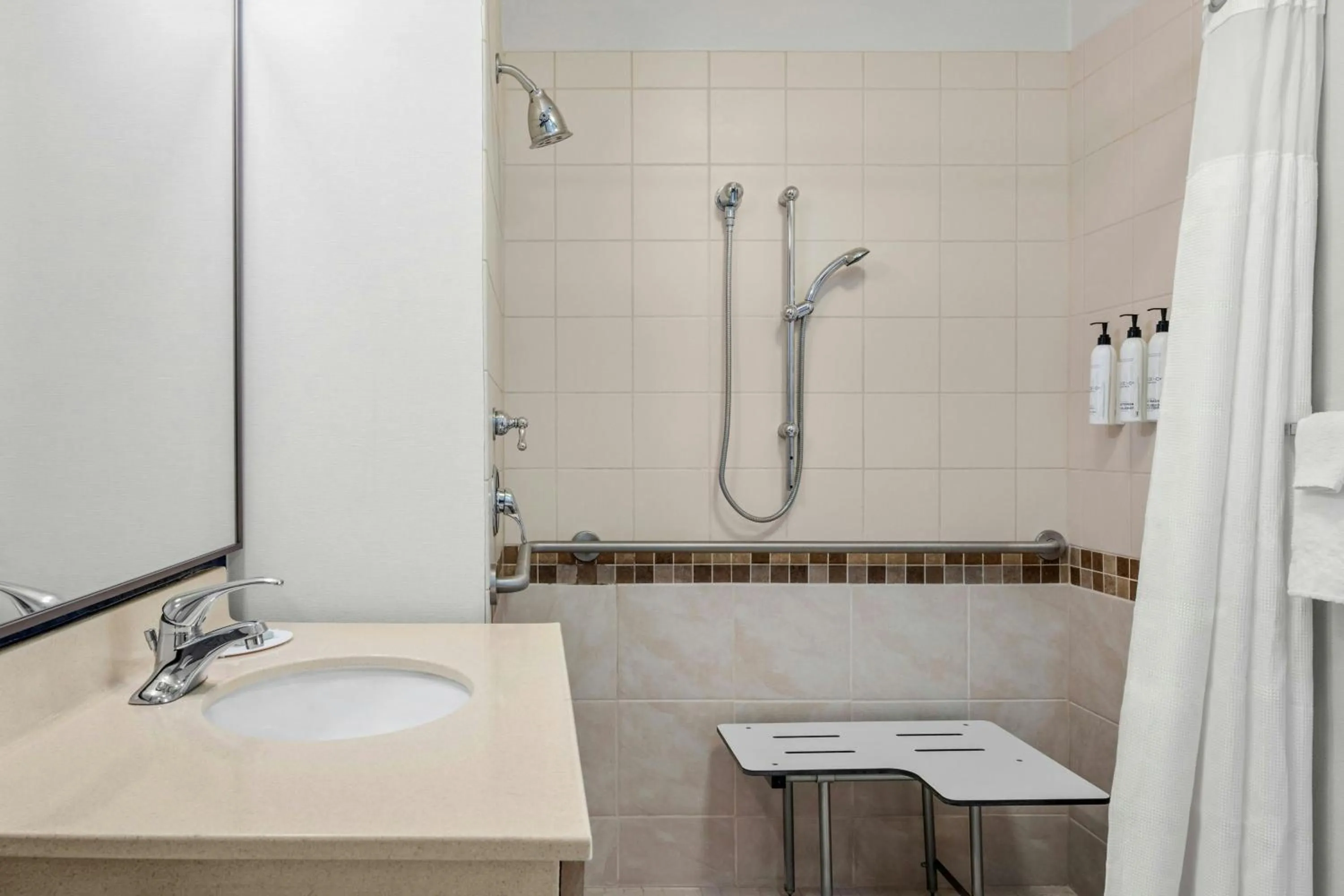 Bathroom in Fairfield Inn and Suites by Marriott Marion