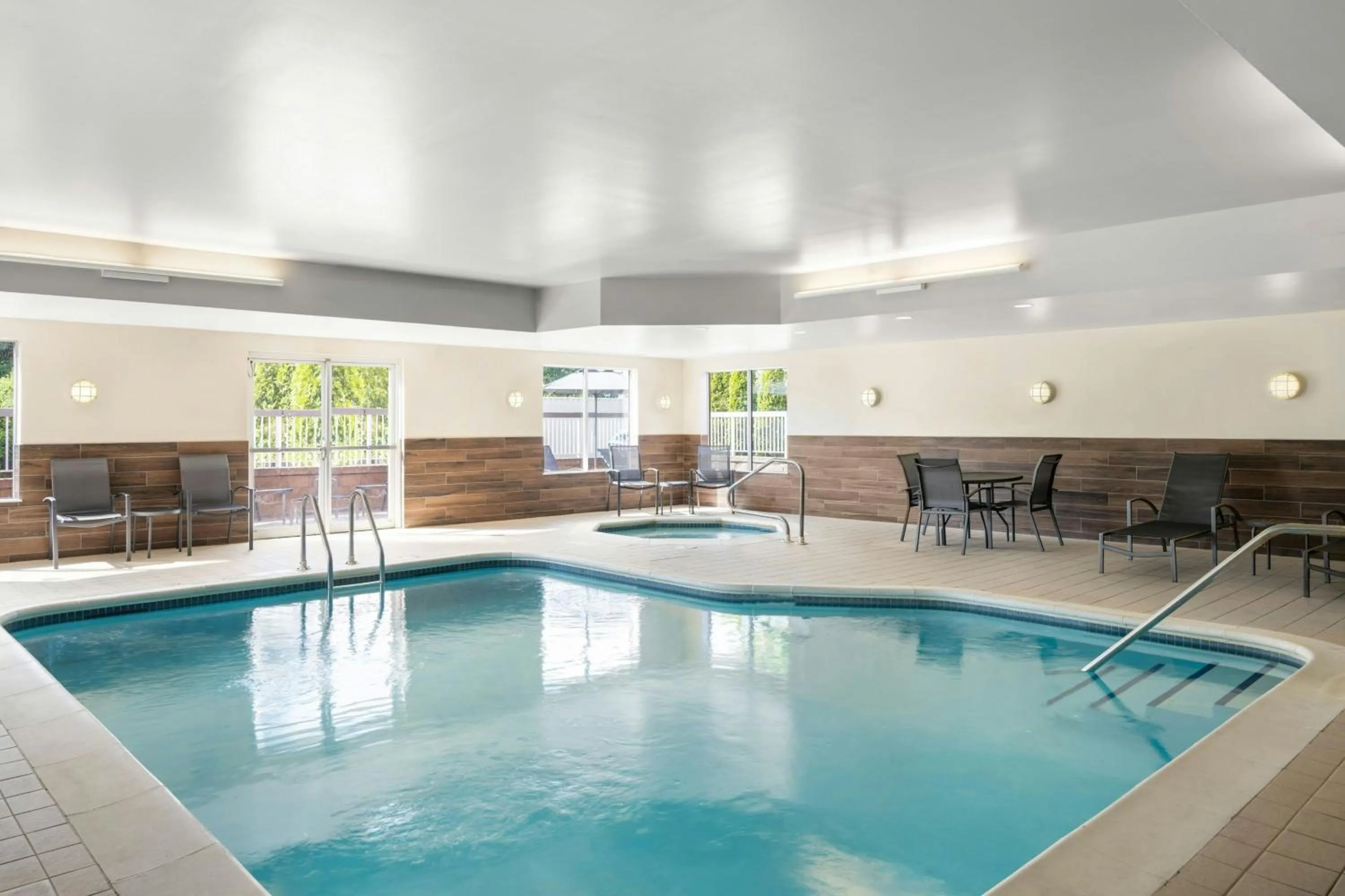 Swimming pool in Fairfield Inn and Suites by Marriott Marion