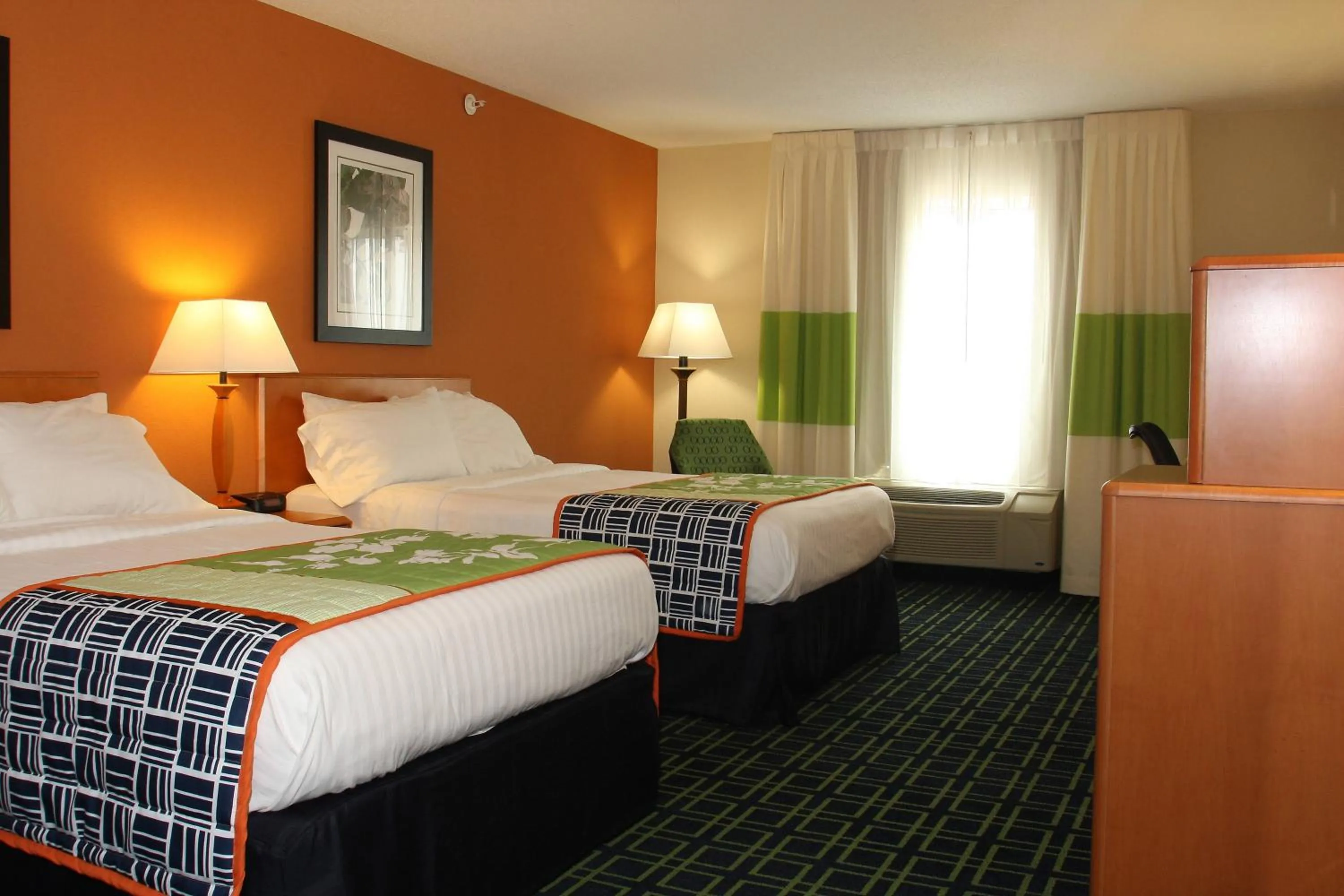 Photo of the whole room, Bed in Fairfield Inn and Suites by Marriott Marion