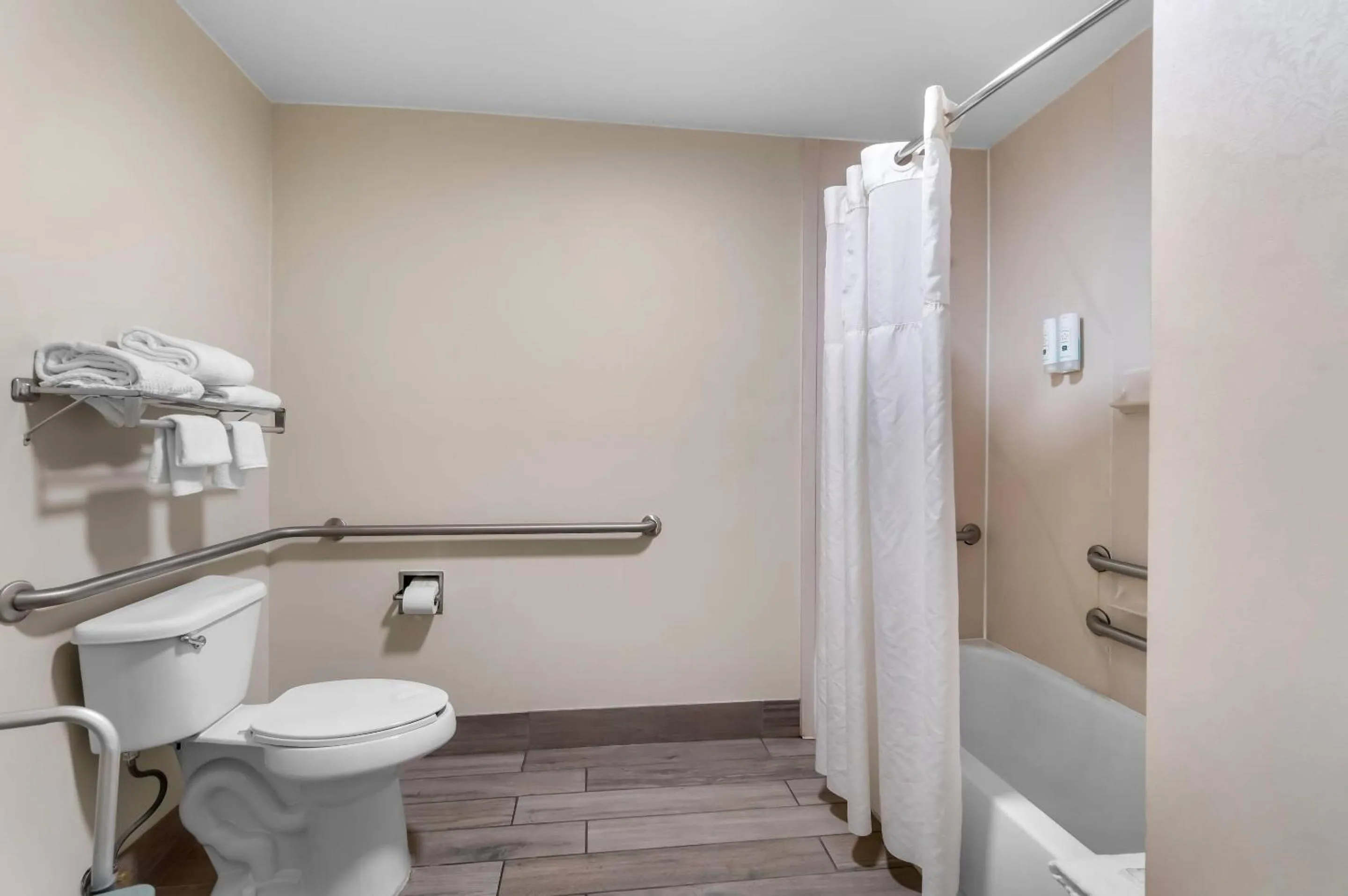 Bedroom in Quality Inn Union City US 51