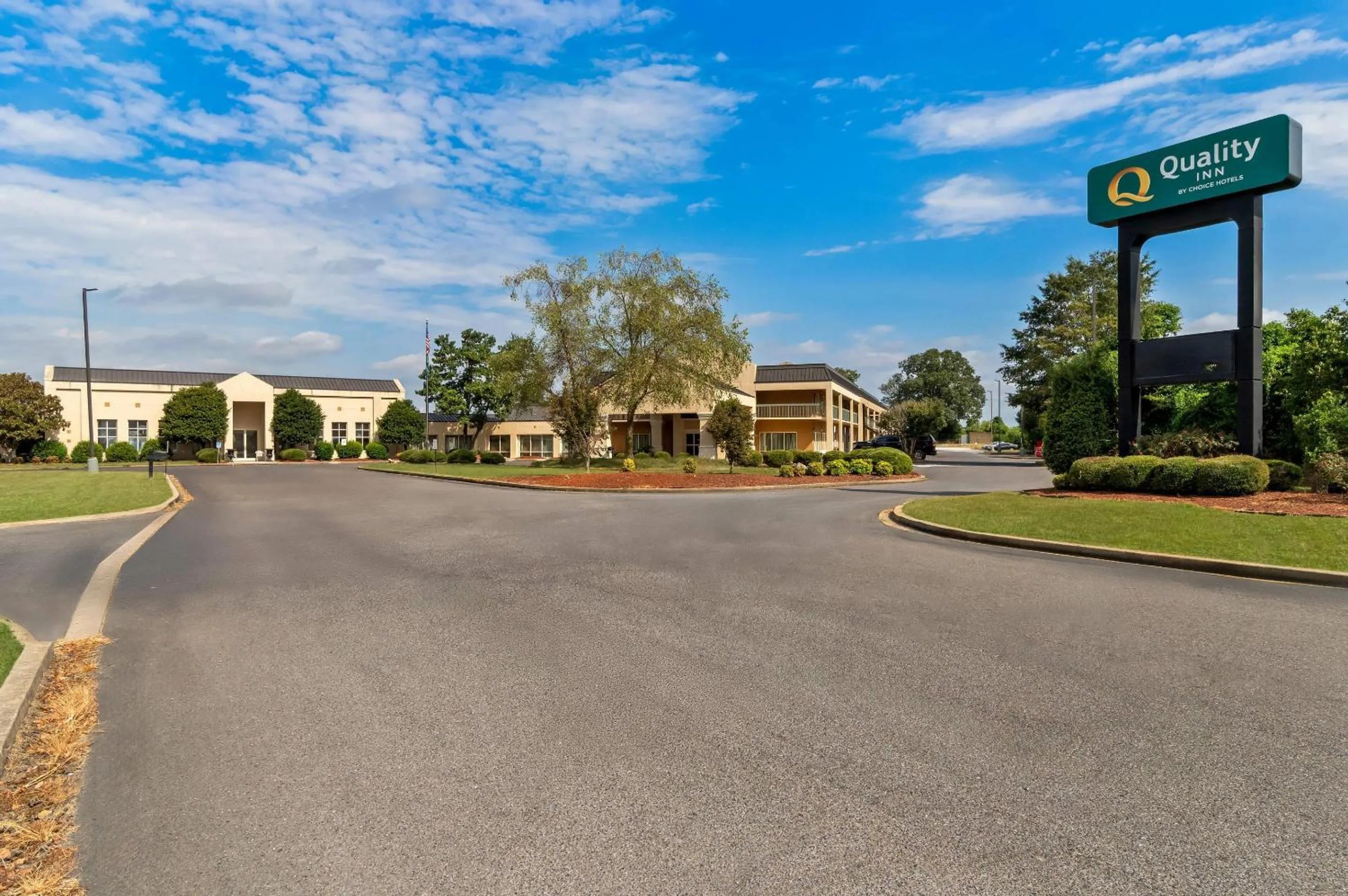 Property building in Quality Inn Union City US 51