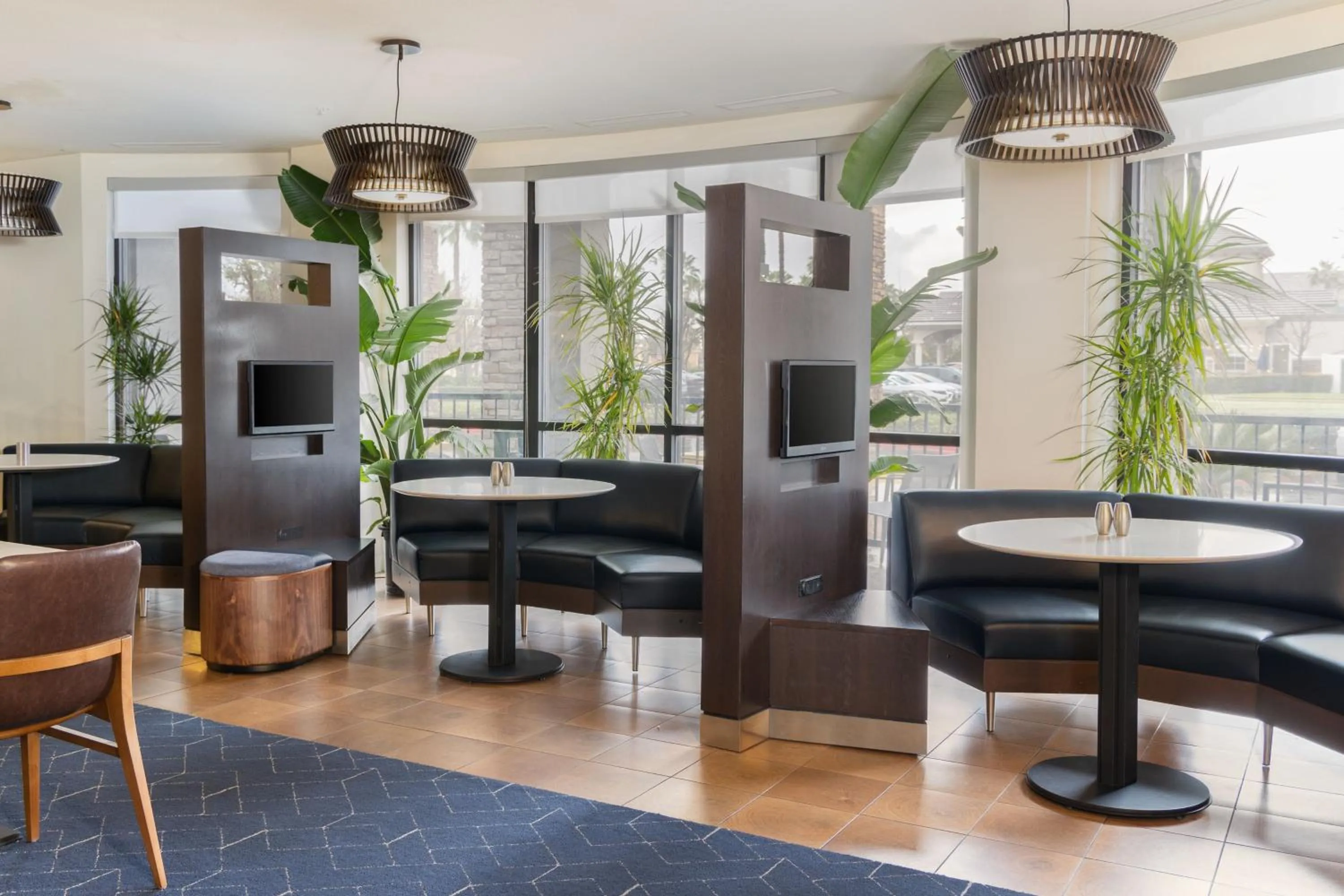 Restaurant/places to eat in Courtyard by Marriott Ontario Rancho Cucamonga