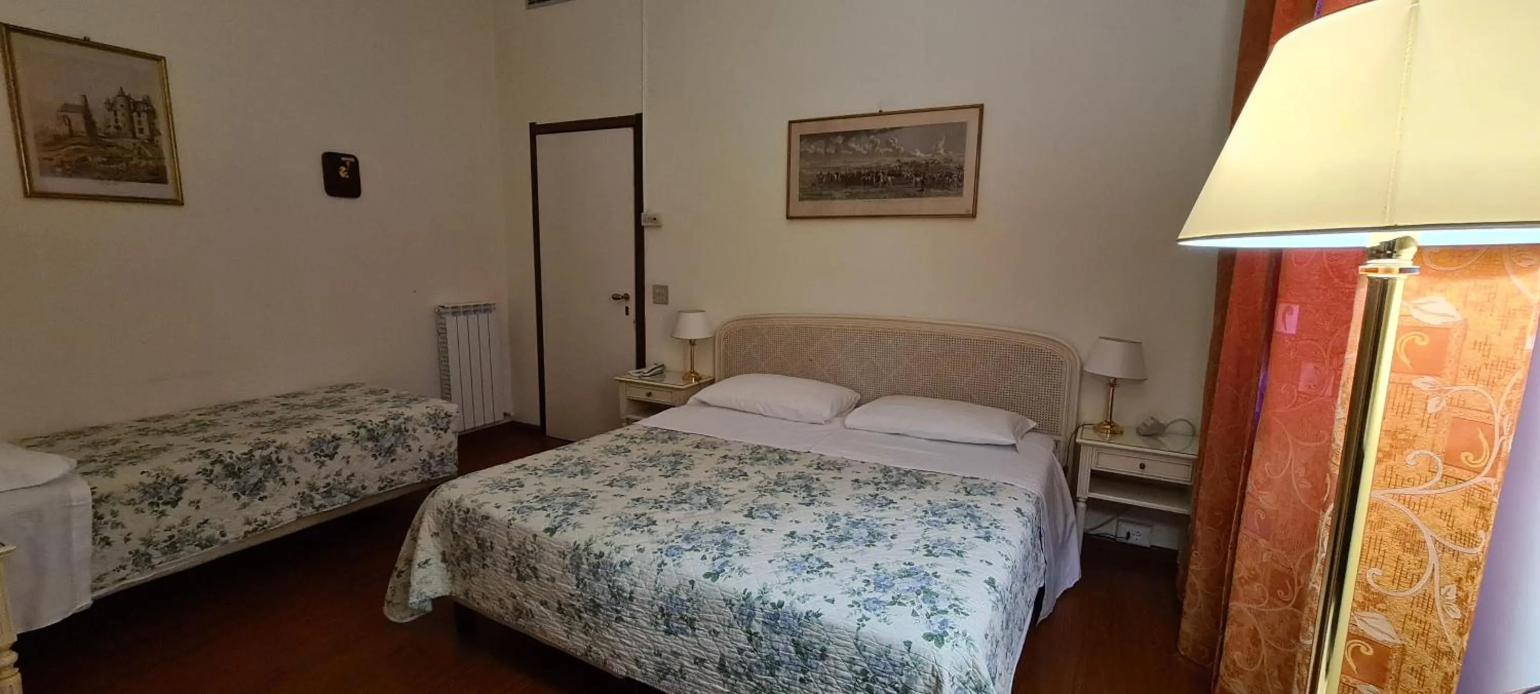 Bedroom, Bed in Grand Hotel De Londres