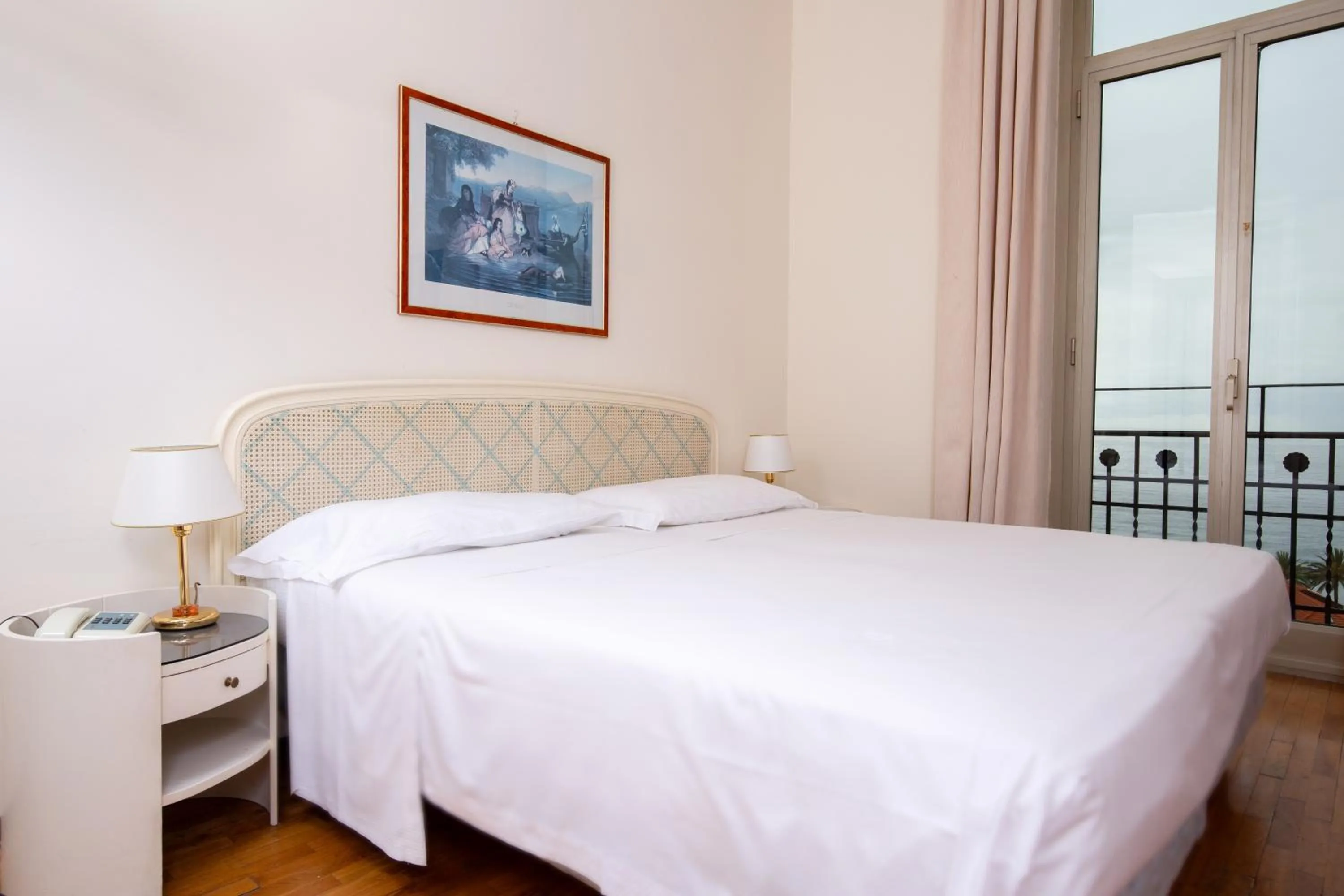 TV and multimedia, Bed in Grand Hotel De Londres