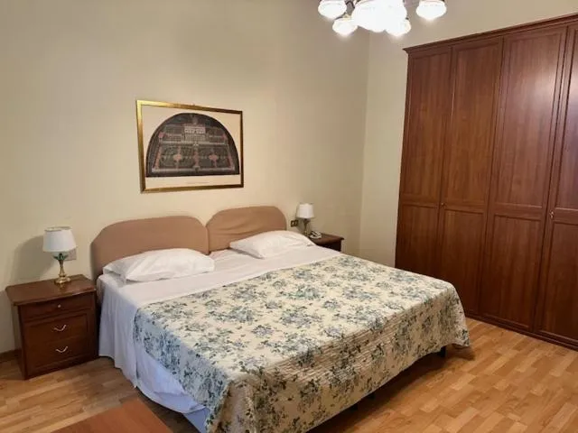 Bedroom, Bed in Grand Hotel De Londres