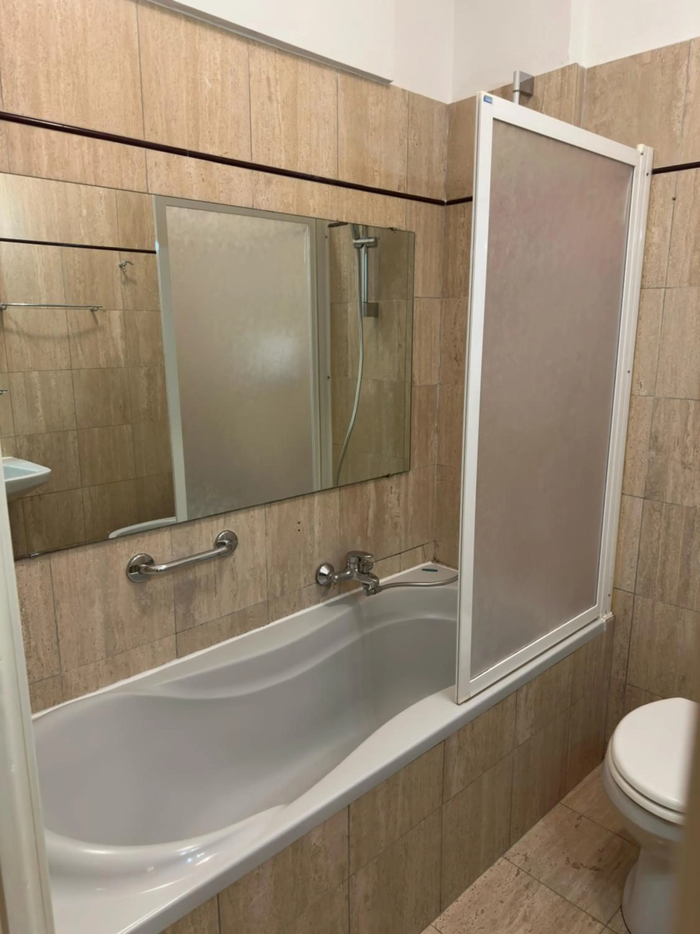 Toilet in Grand Hotel De Londres