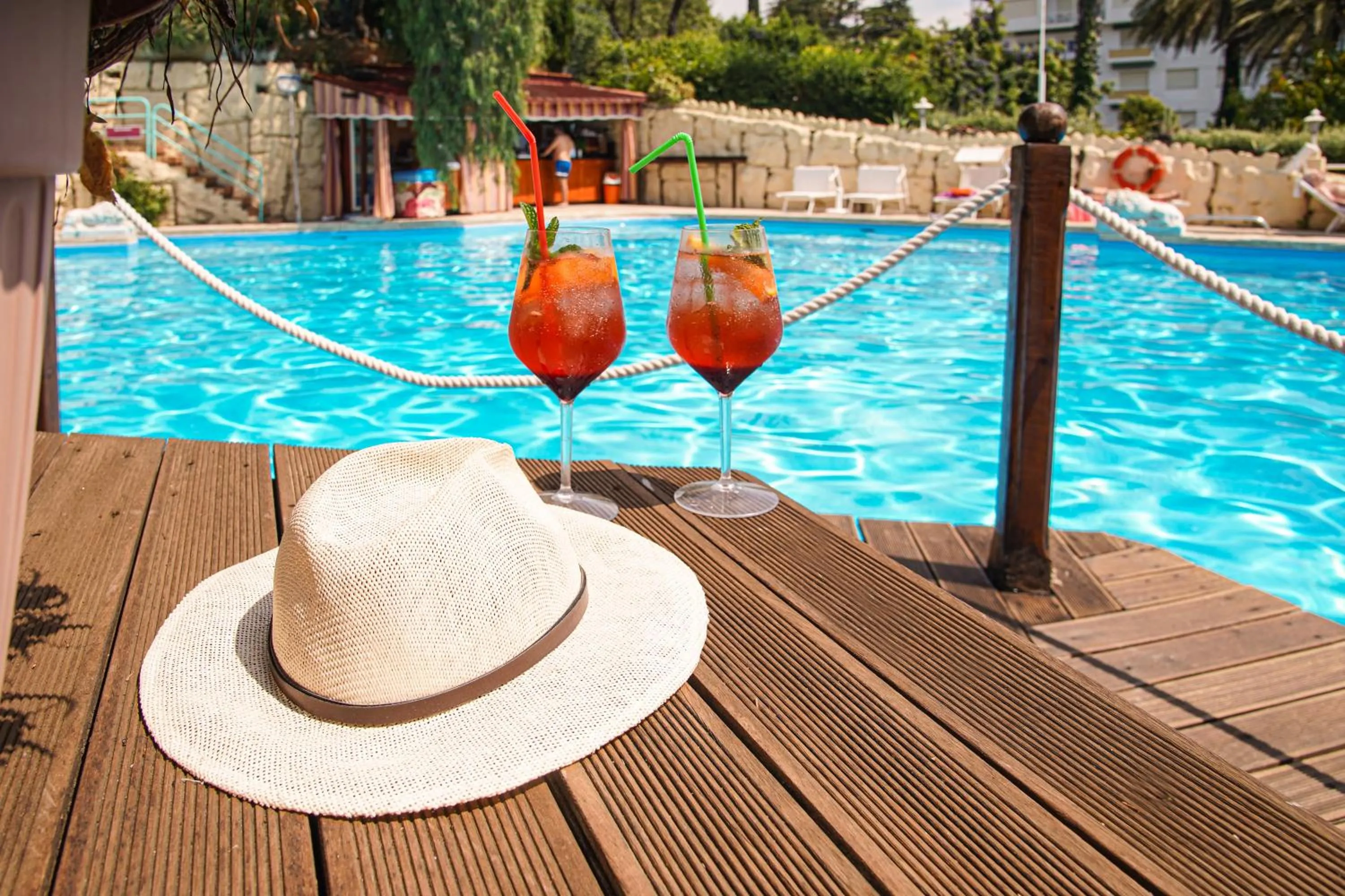 Restaurant/places to eat in Grand Hotel De Londres