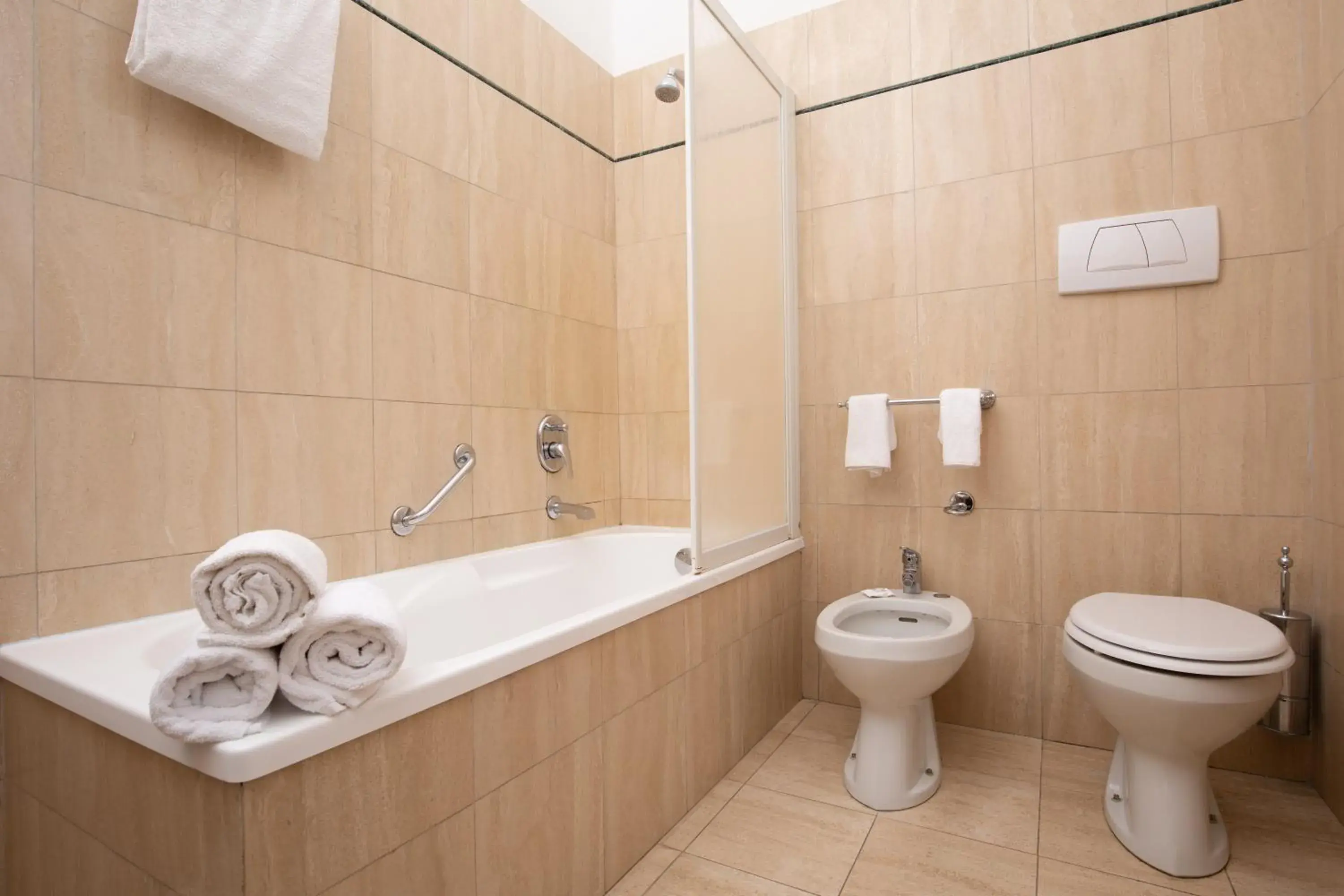 Standard Family Room in Grand Hotel De Londres Standard Family Room in Grand Hotel De Londres