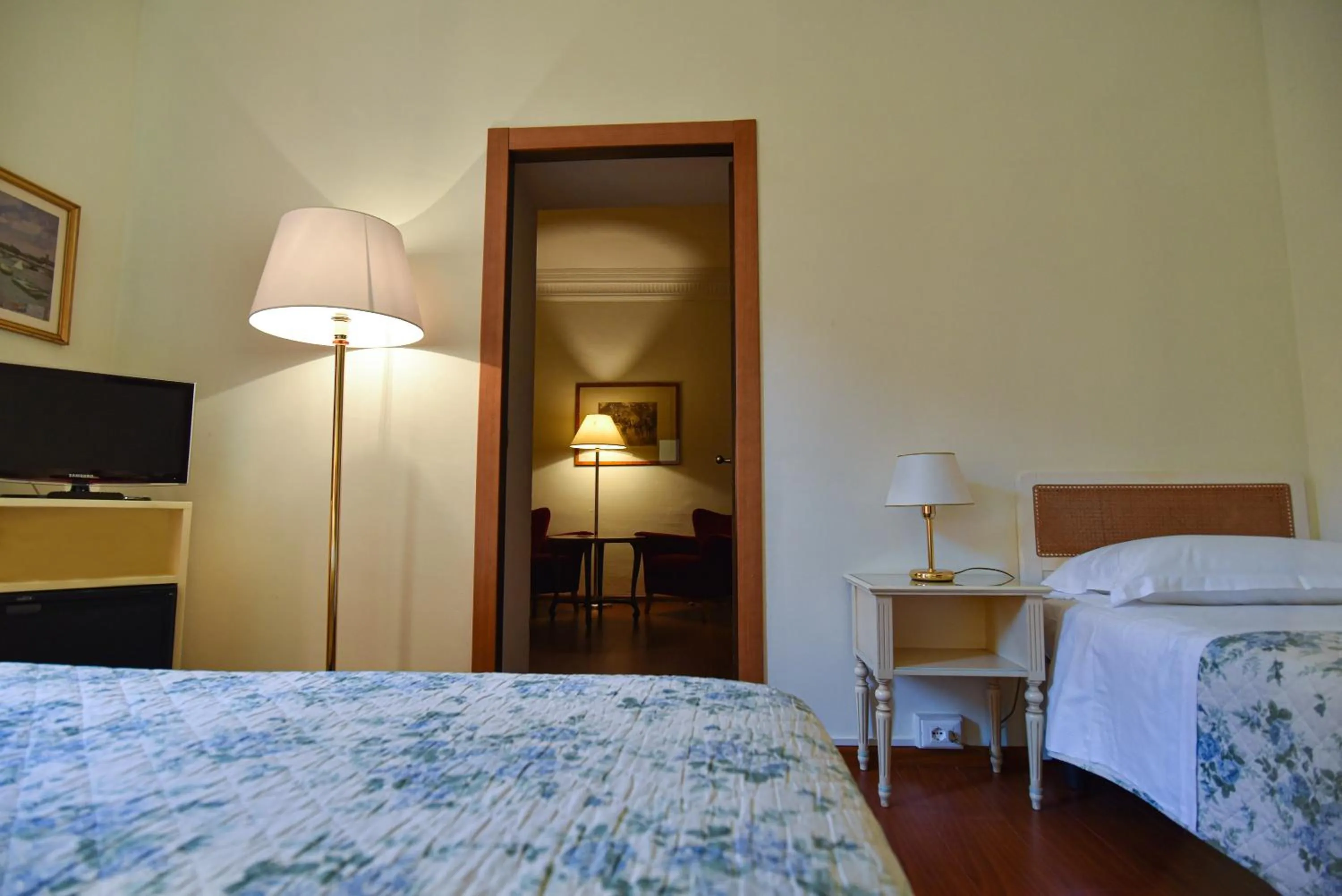 TV and multimedia, Bed in Grand Hotel De Londres