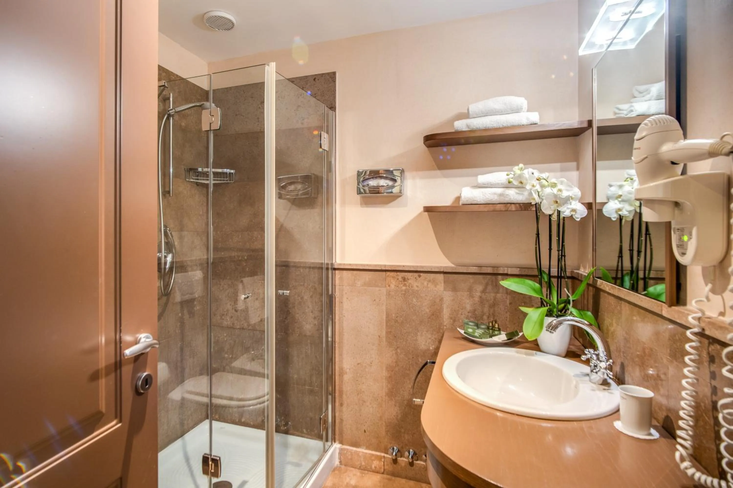 Shower in Villa Giorgia Albergo in Collina