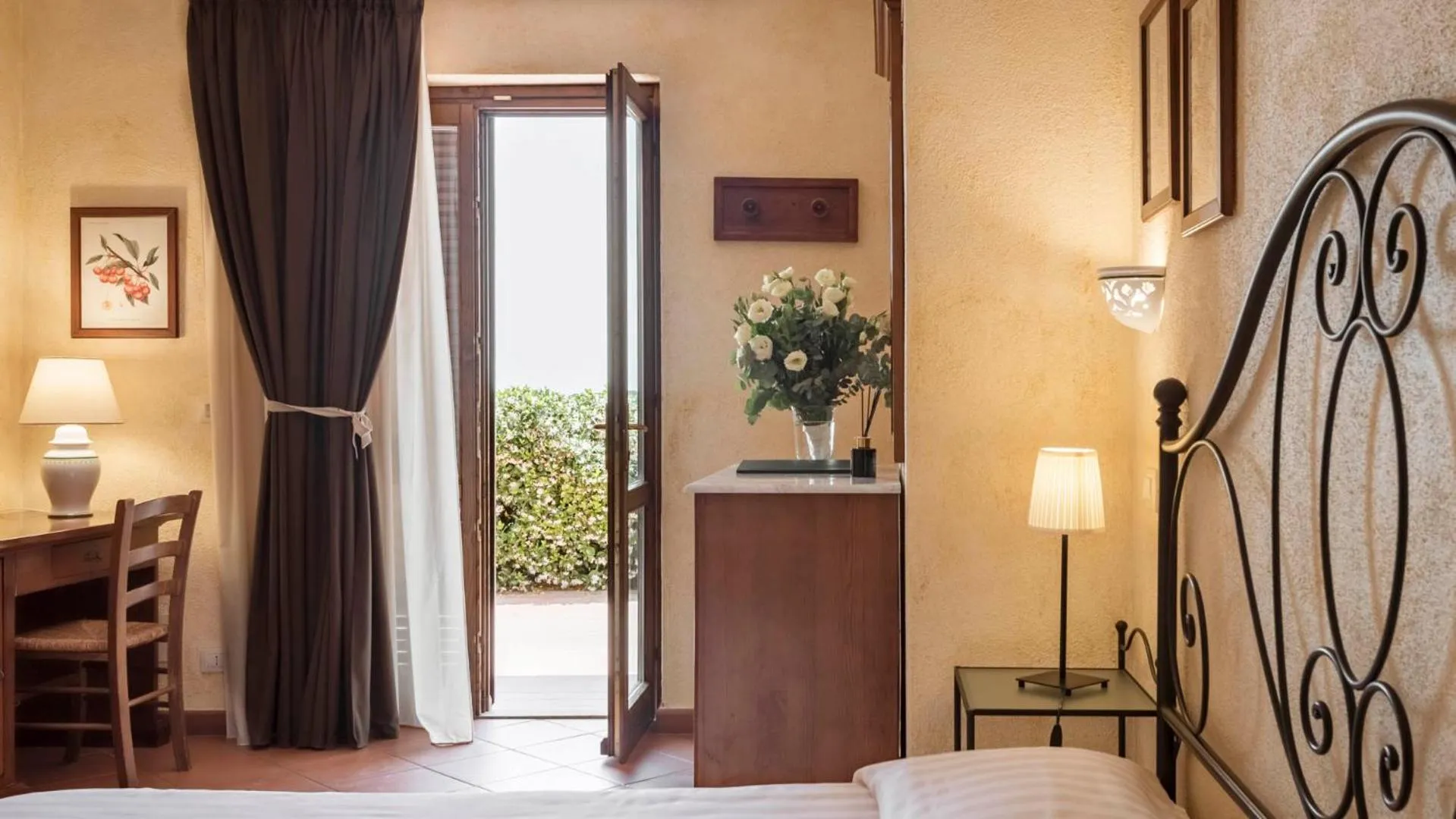 Bed in Antico Casale Di Scansano Resort