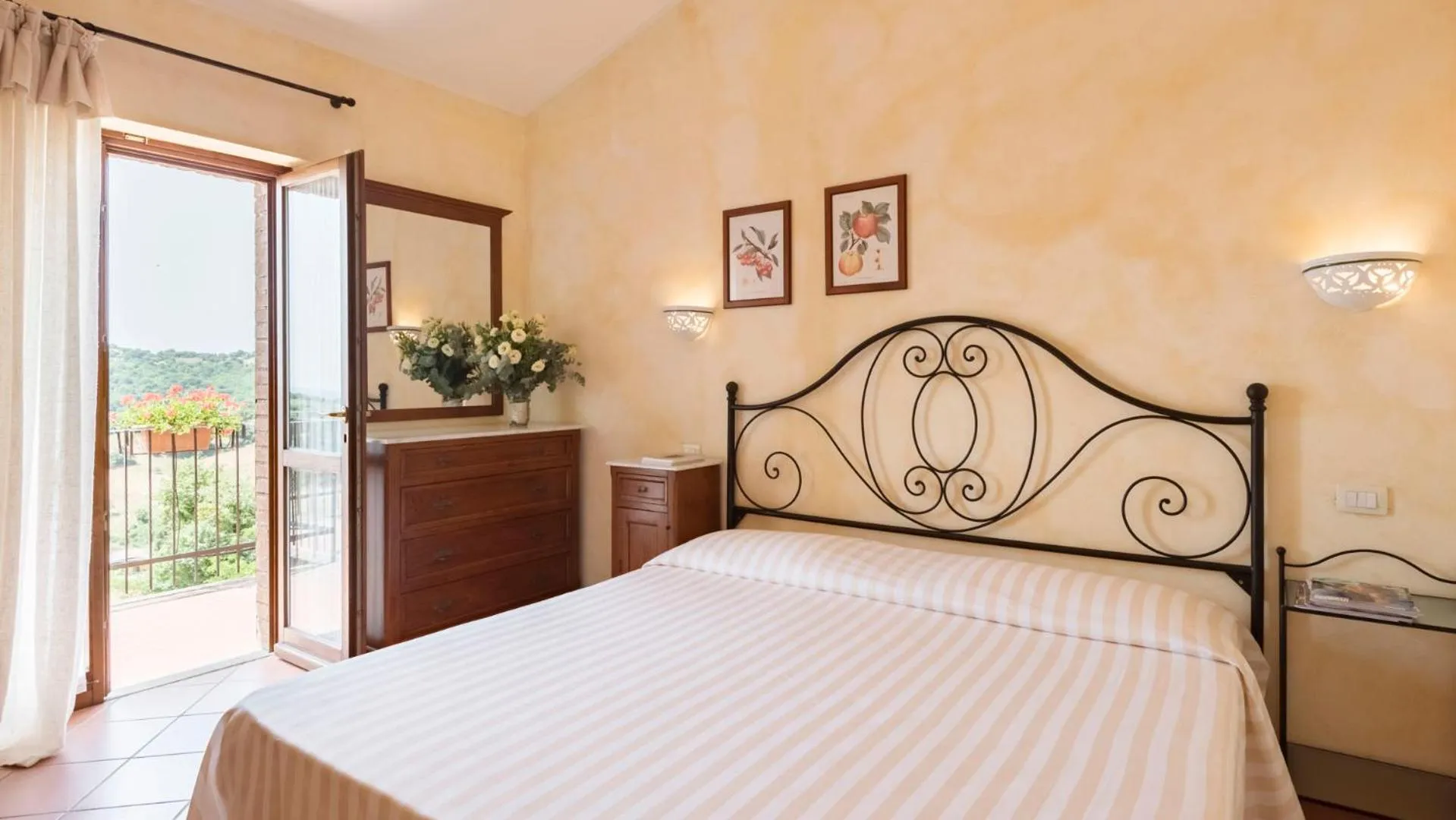 Bed in Antico Casale Di Scansano Resort