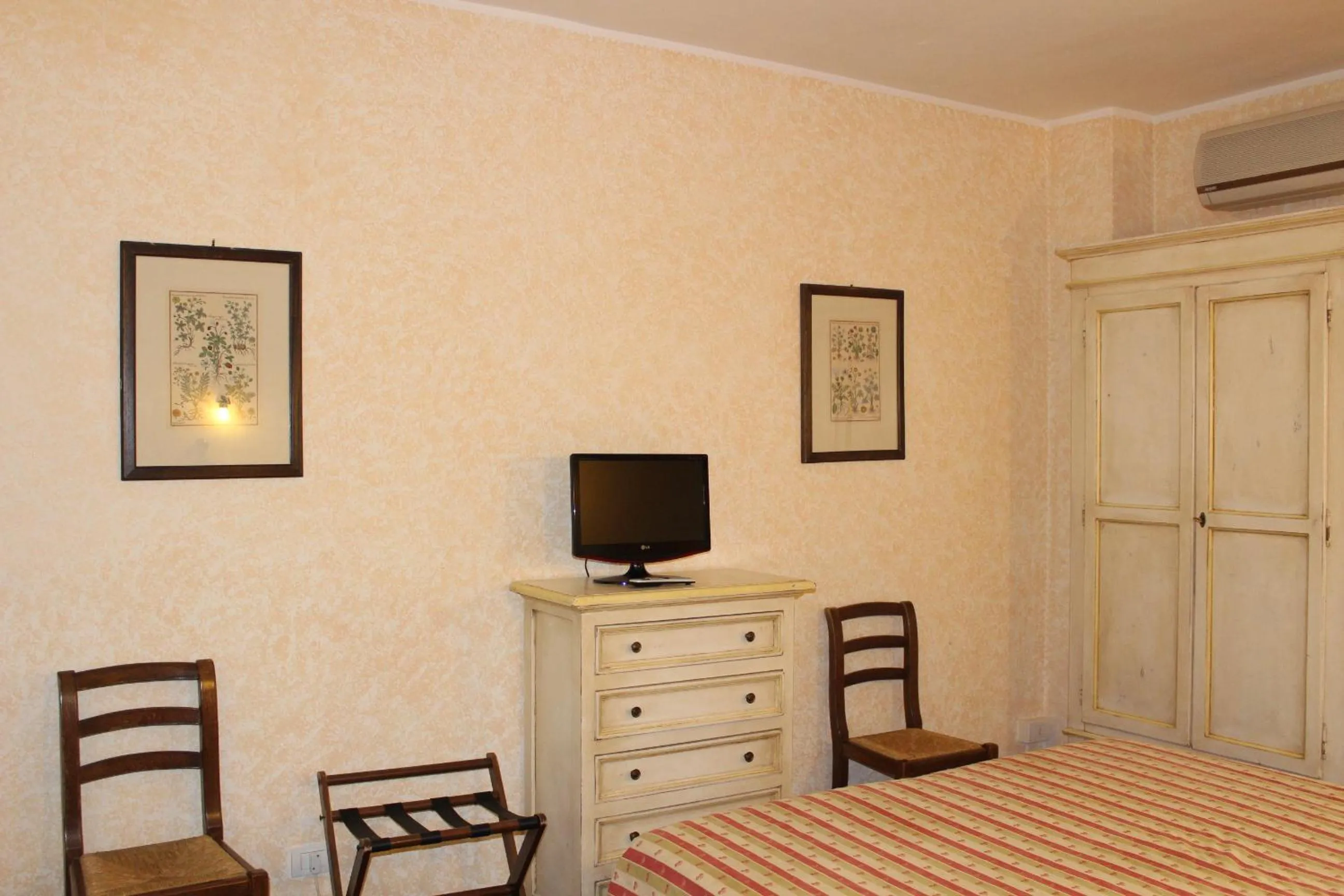 Bed in Antico Casale Di Scansano Resort