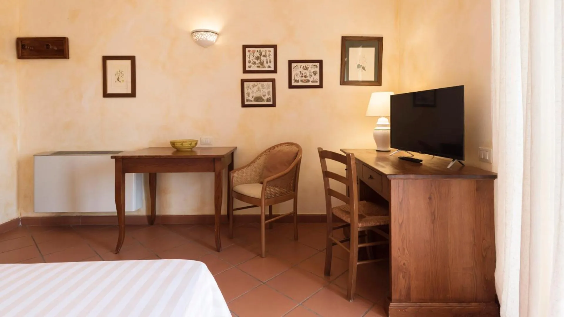 Bed in Antico Casale Di Scansano Resort