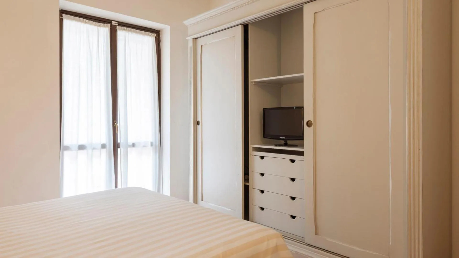 Bed in Antico Casale Di Scansano Resort