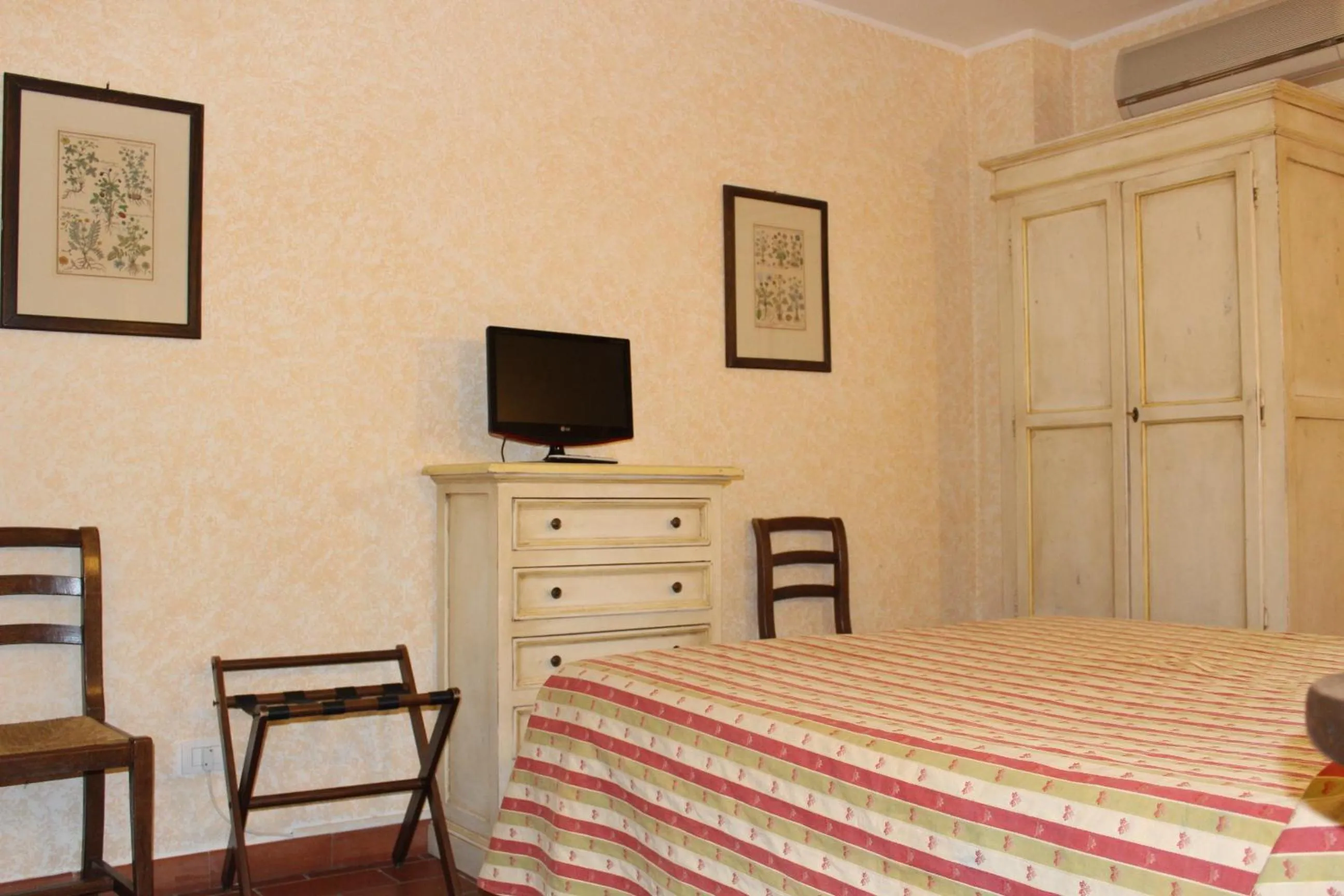 Bed in Antico Casale Di Scansano Resort