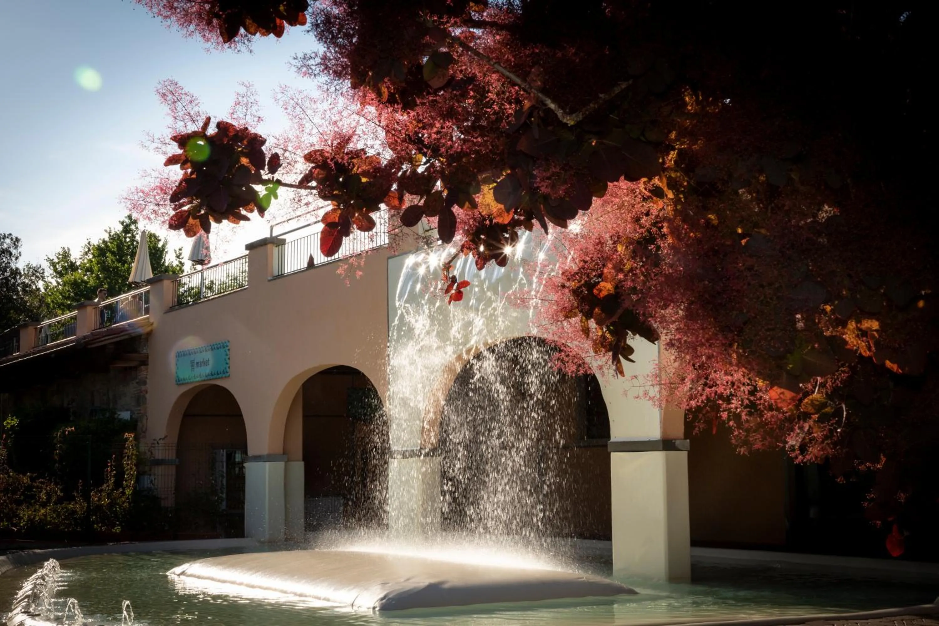 hu Norcenni Girasole village