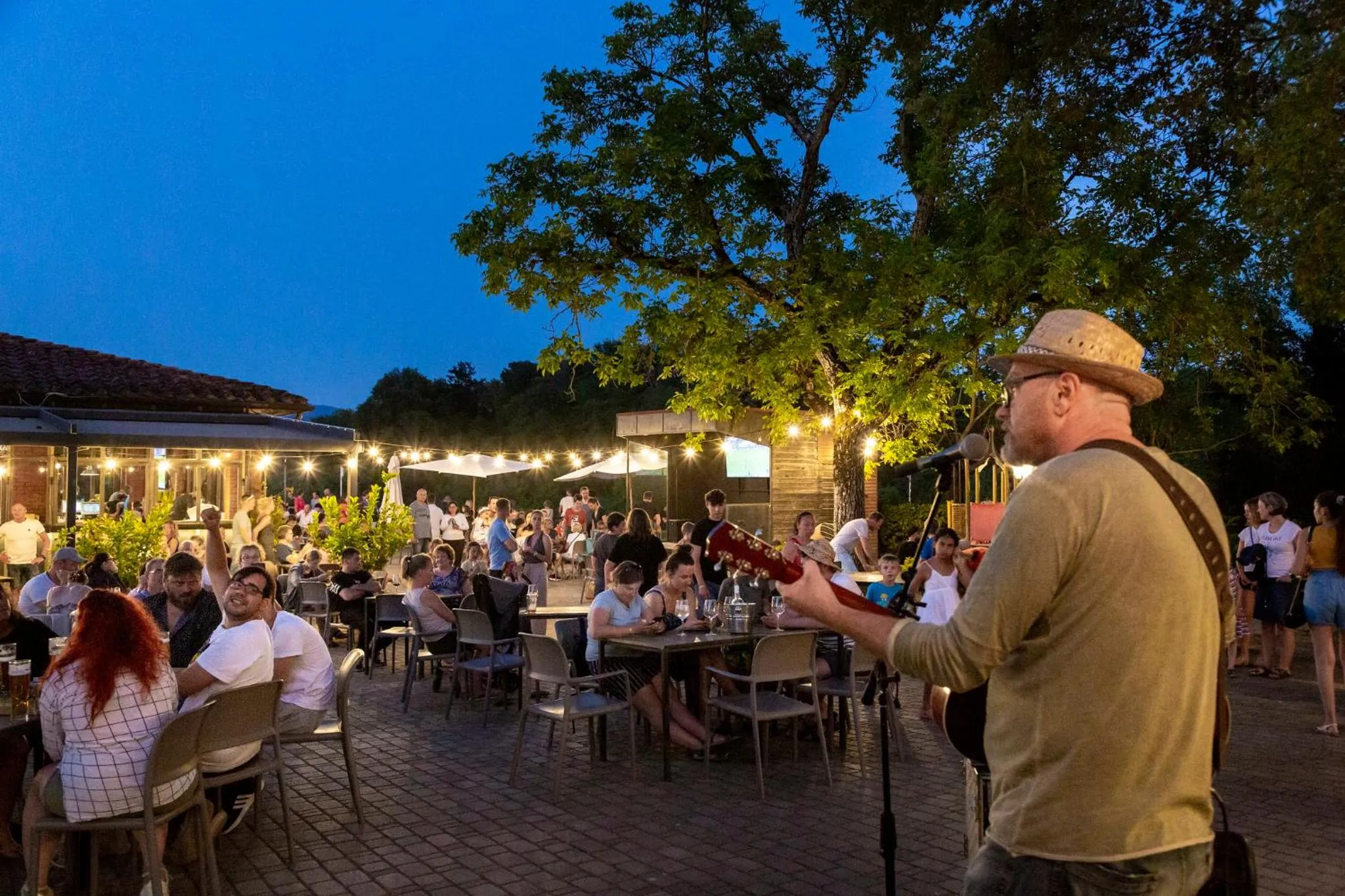 hu Norcenni Girasole village