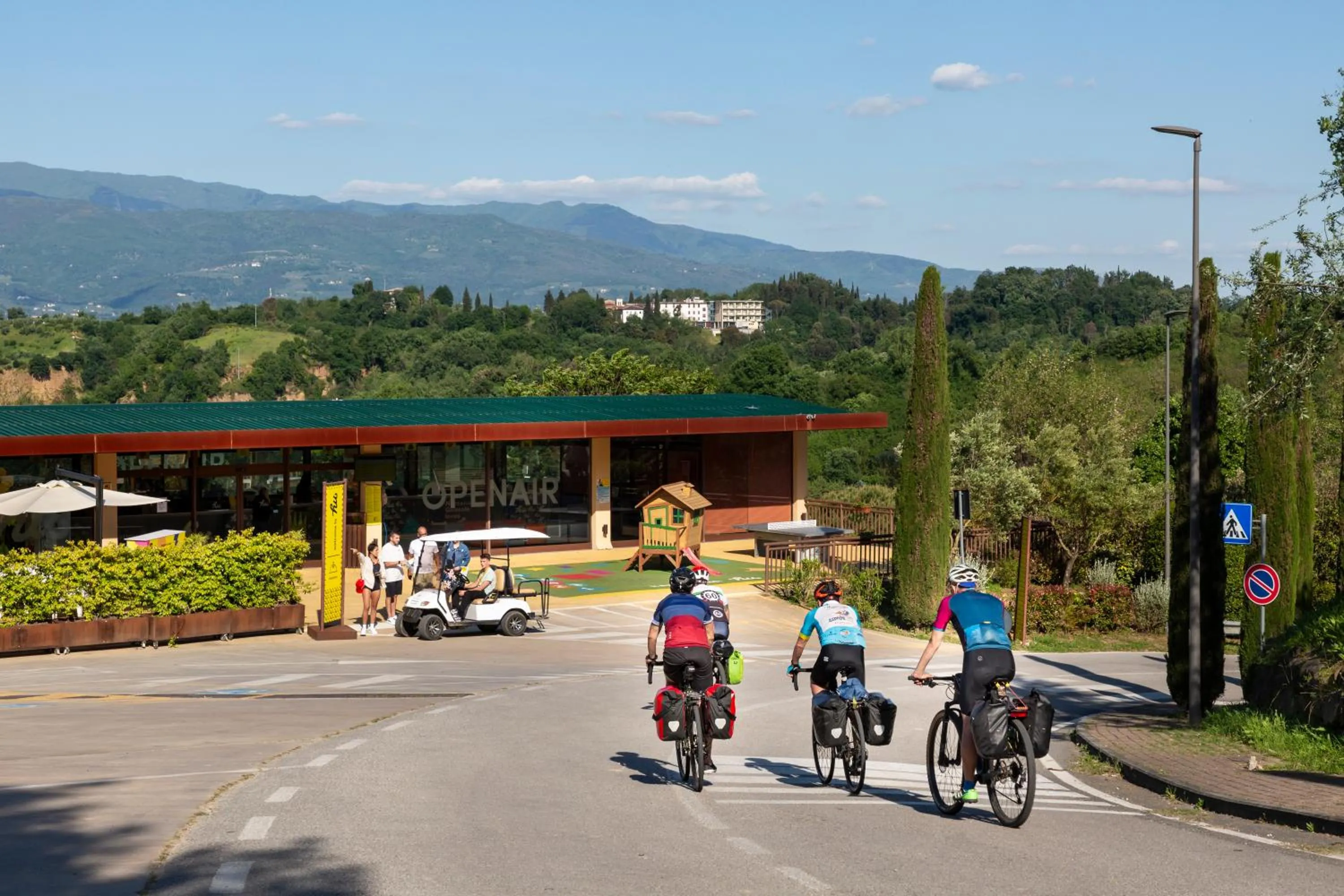 hu Norcenni Girasole village