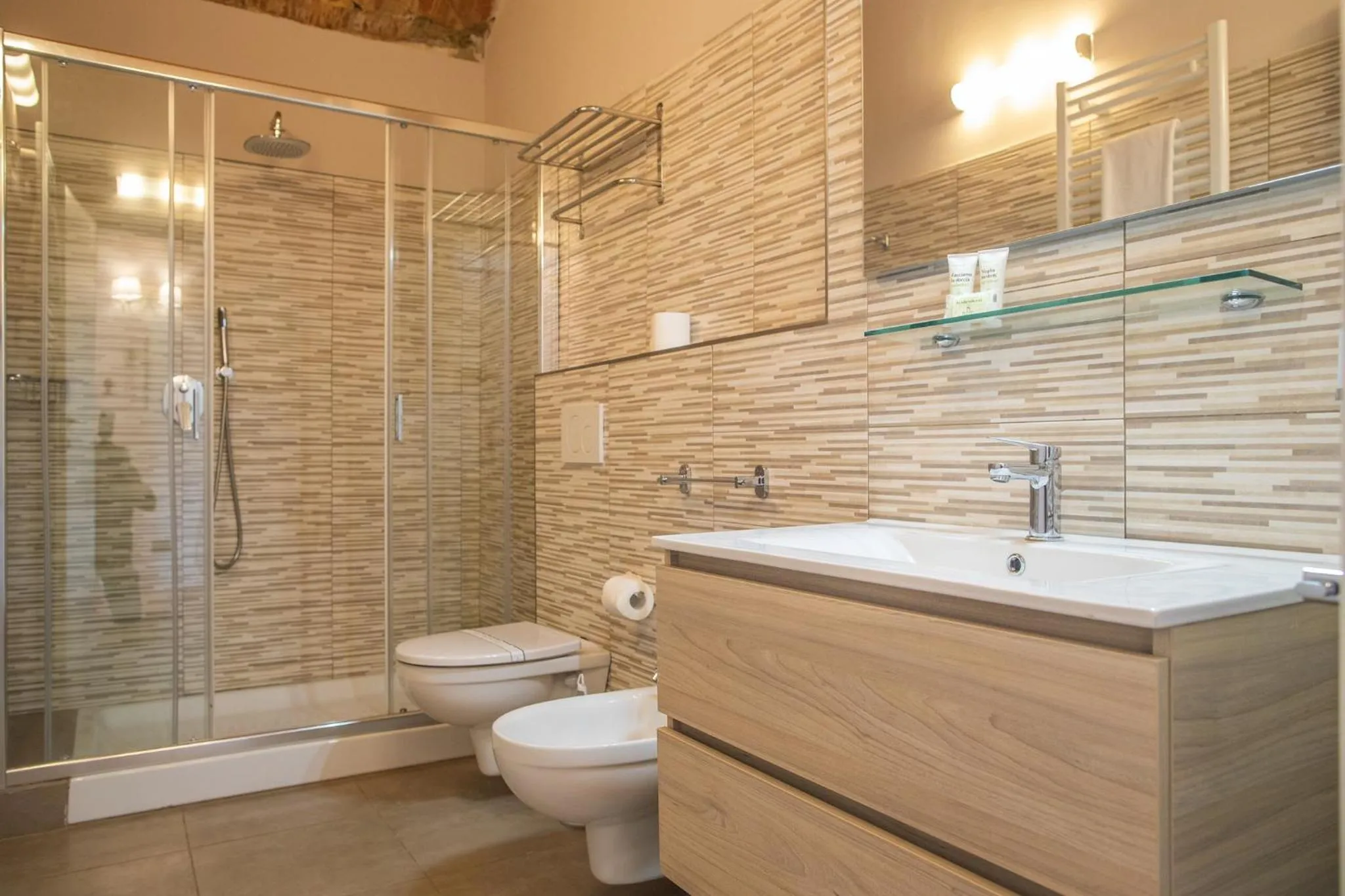 Bathroom in hu Norcenni Girasole village