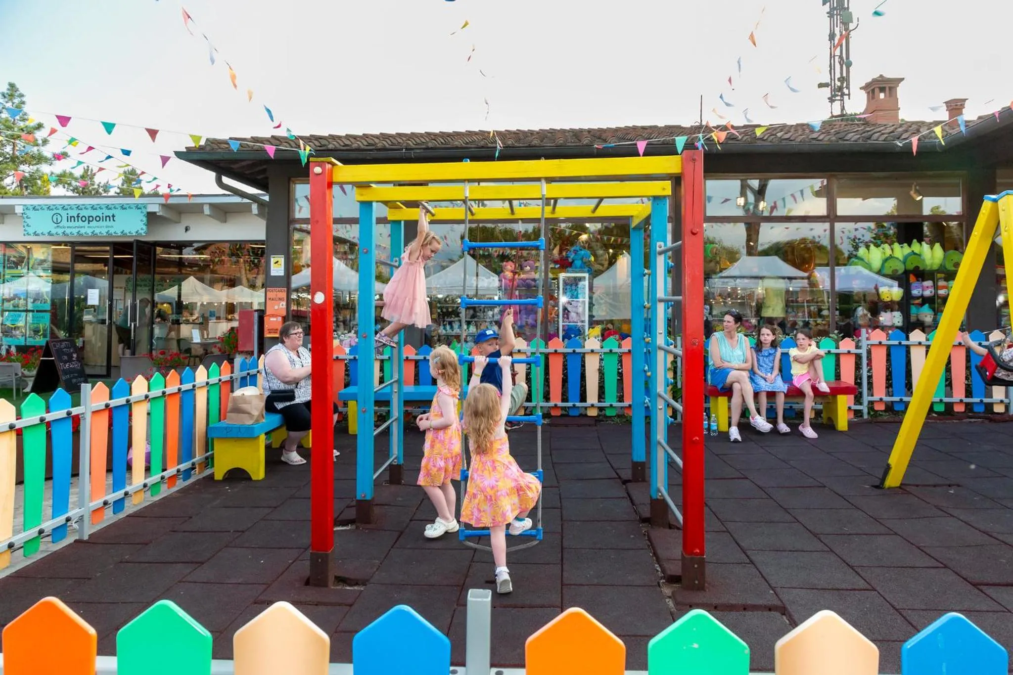 hu Norcenni Girasole village