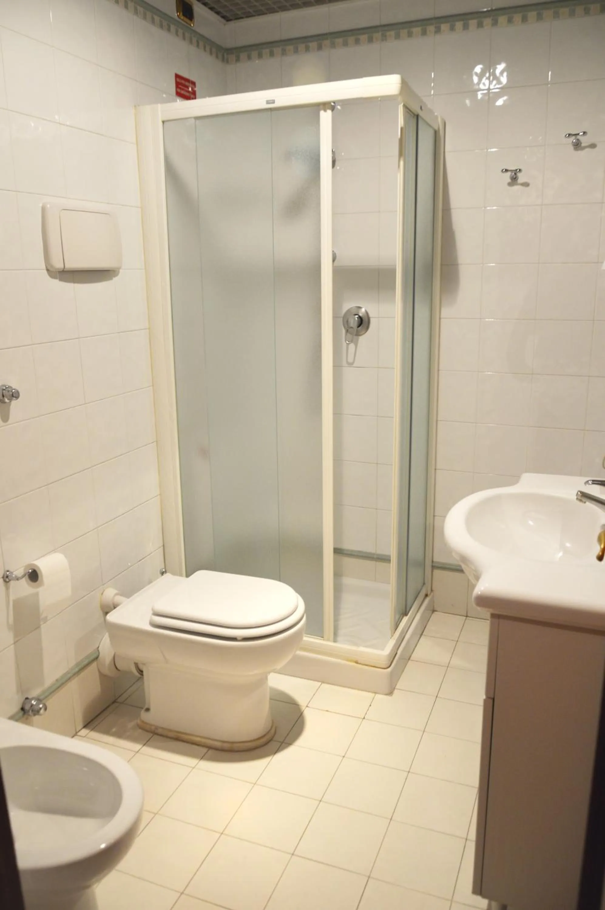 Toilet in Hotel Donatello