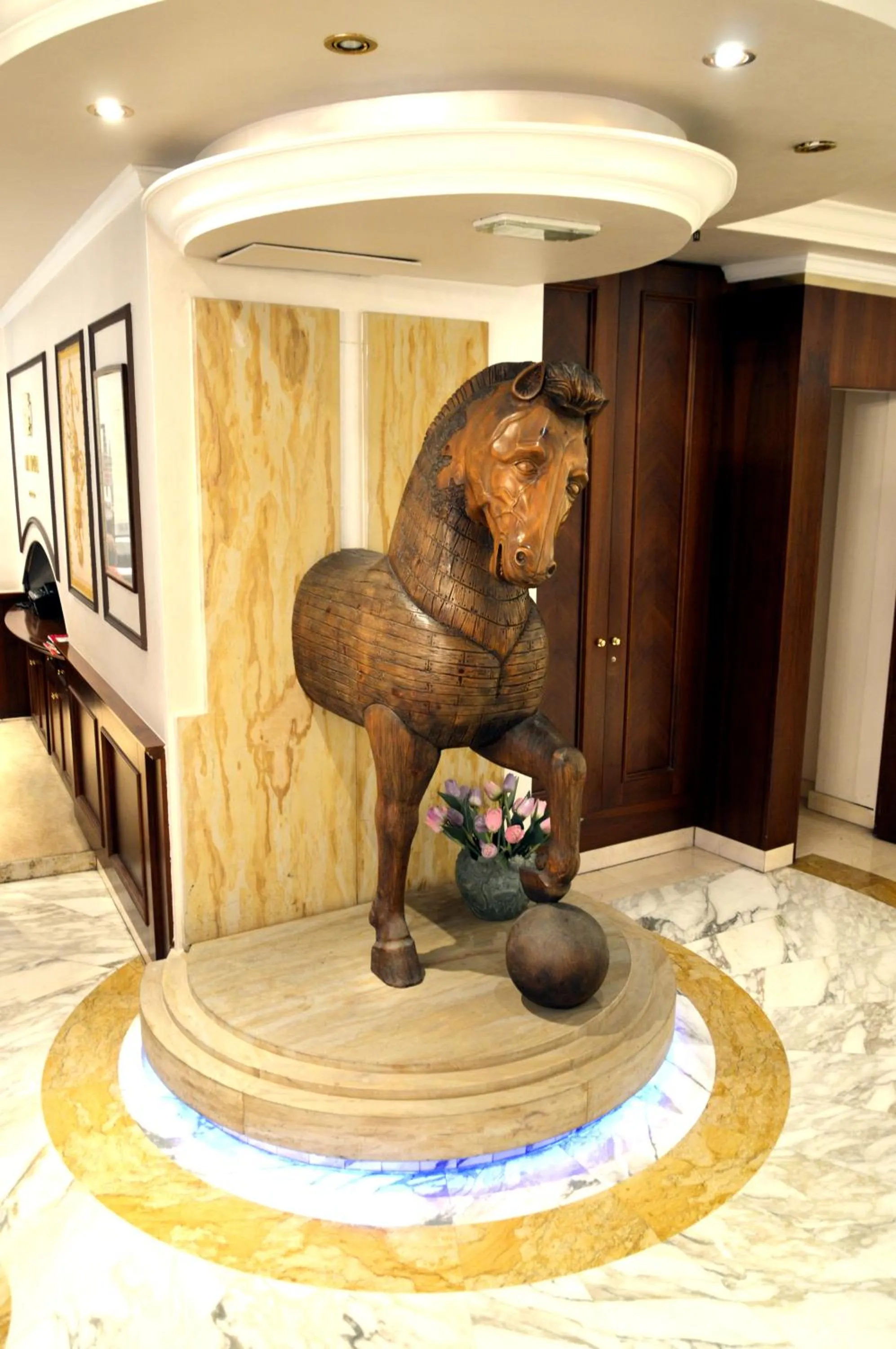 Decorative detail in Hotel Donatello