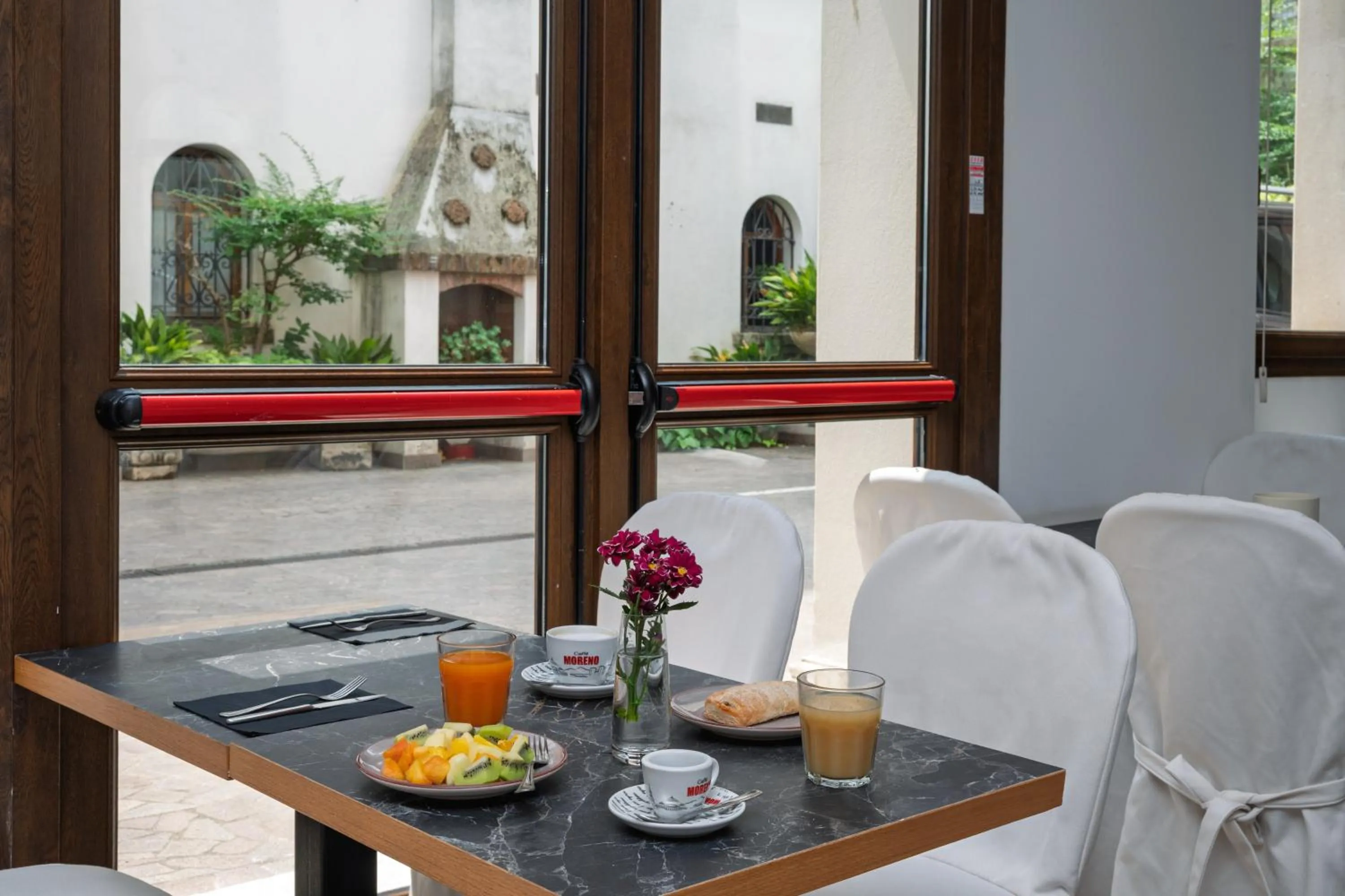 Food and drinks in Hotel Donatello