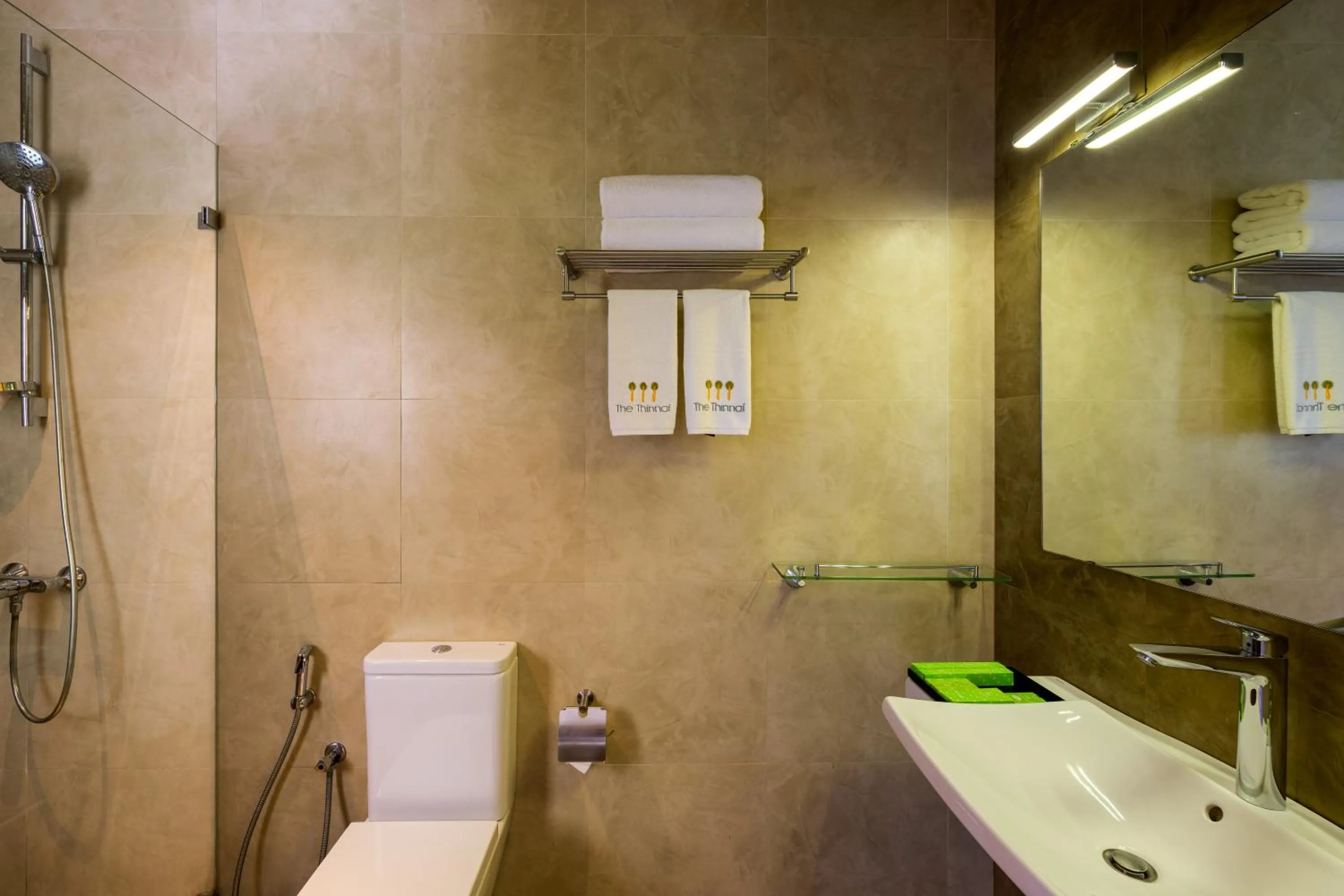 Shower in The Thinnai Hotel - Jaffna