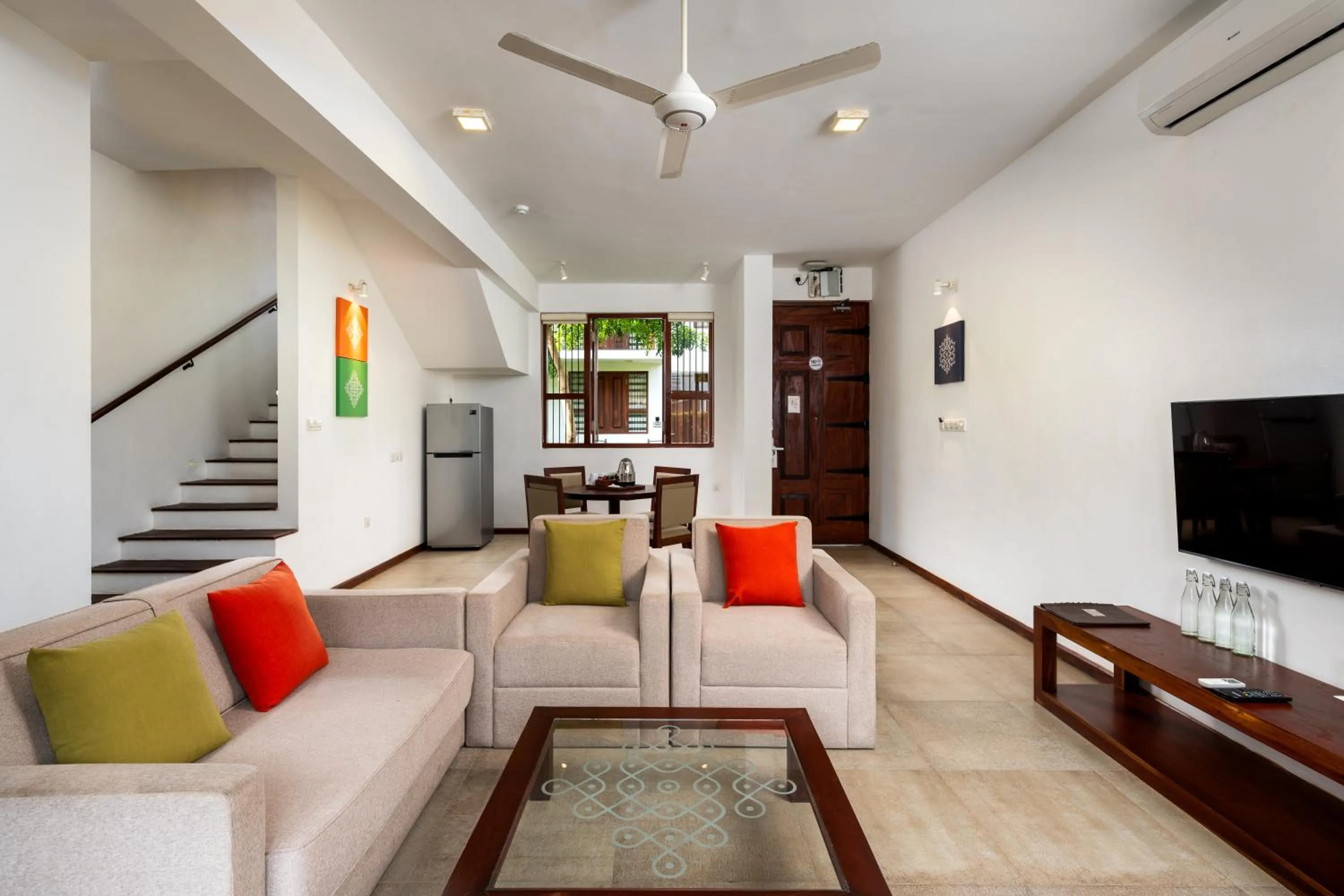 Communal lounge/ TV room in The Thinnai Hotel - Jaffna