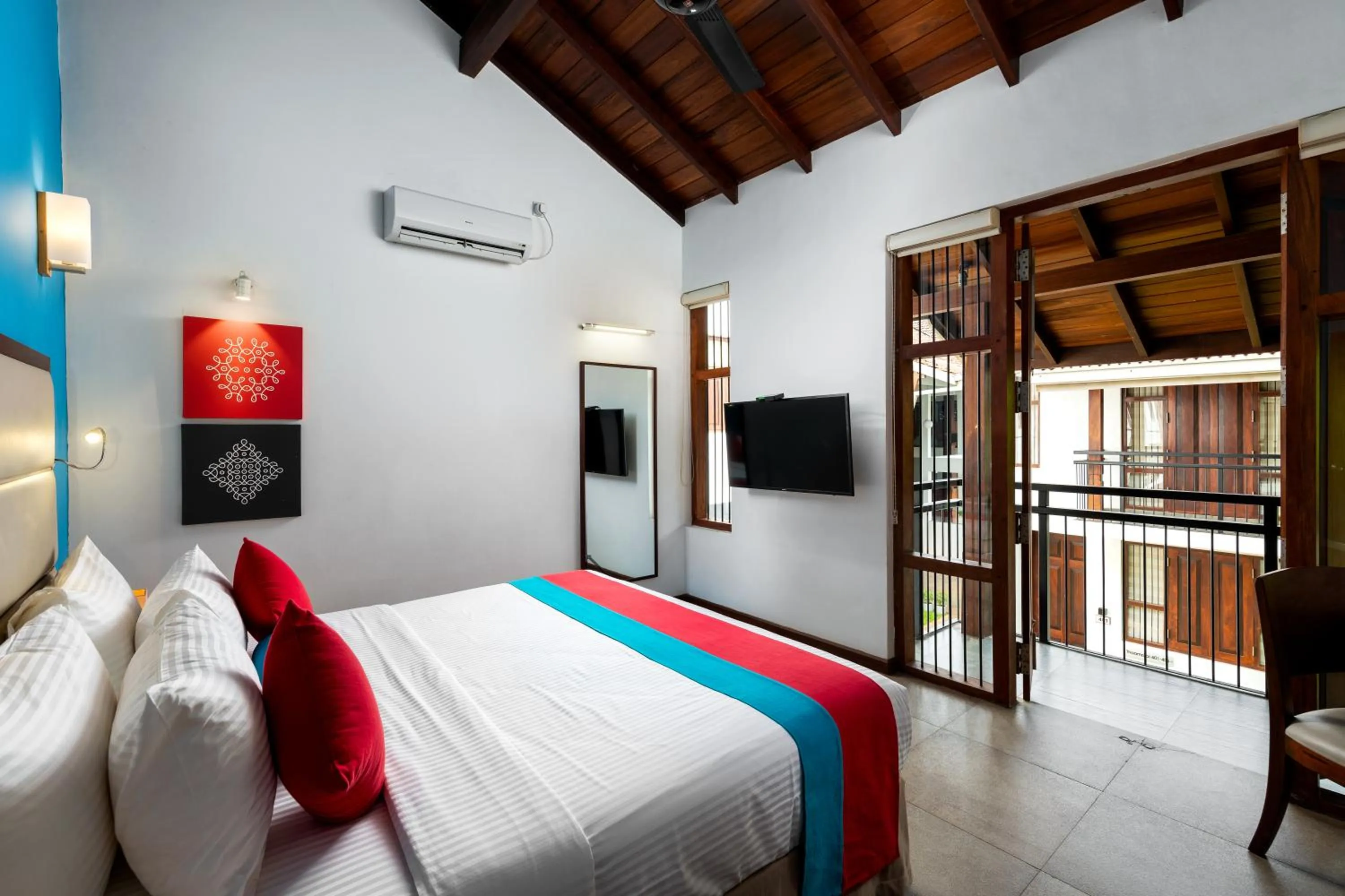 Bed in The Thinnai Hotel - Jaffna