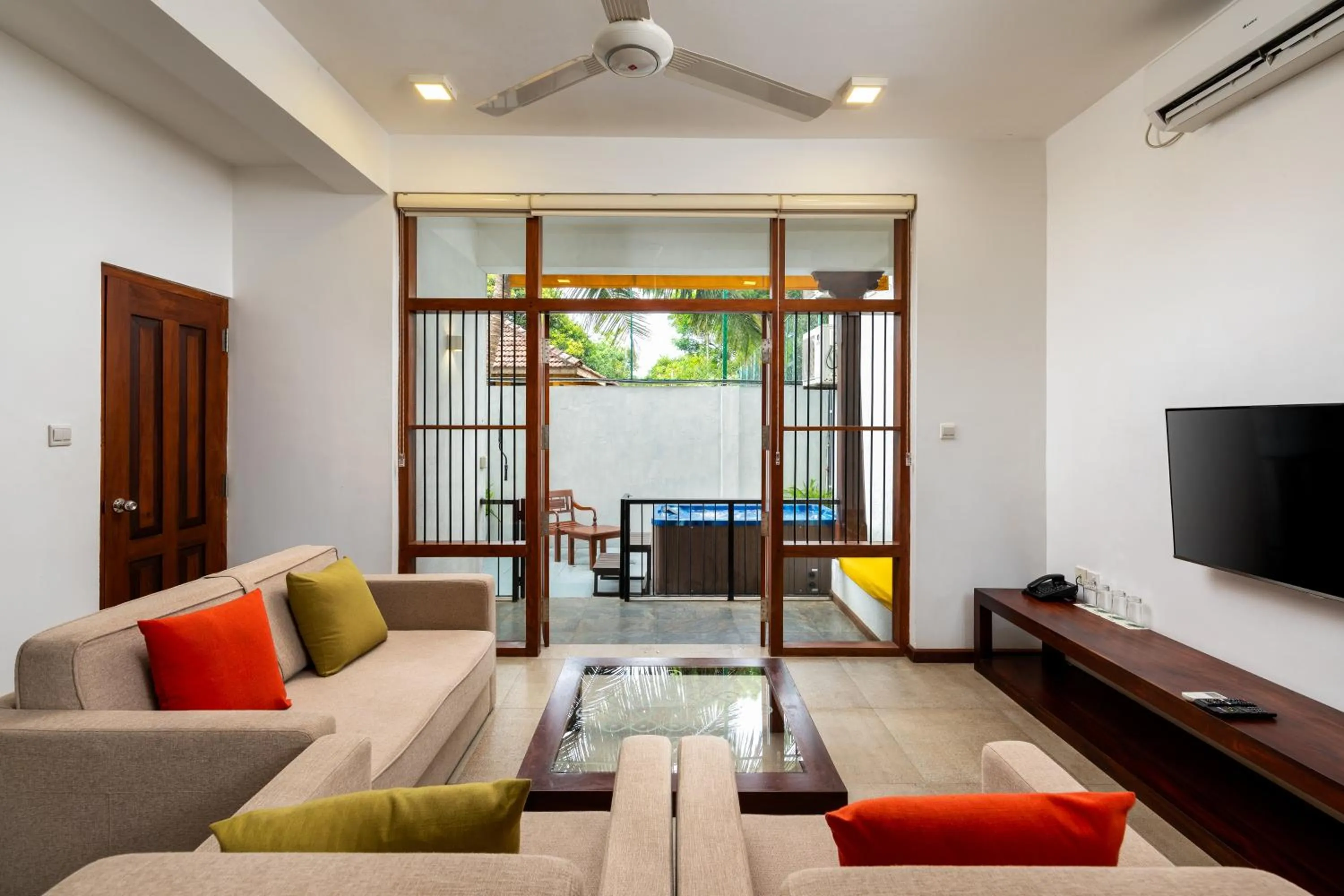 Communal lounge/ TV room in The Thinnai Hotel - Jaffna