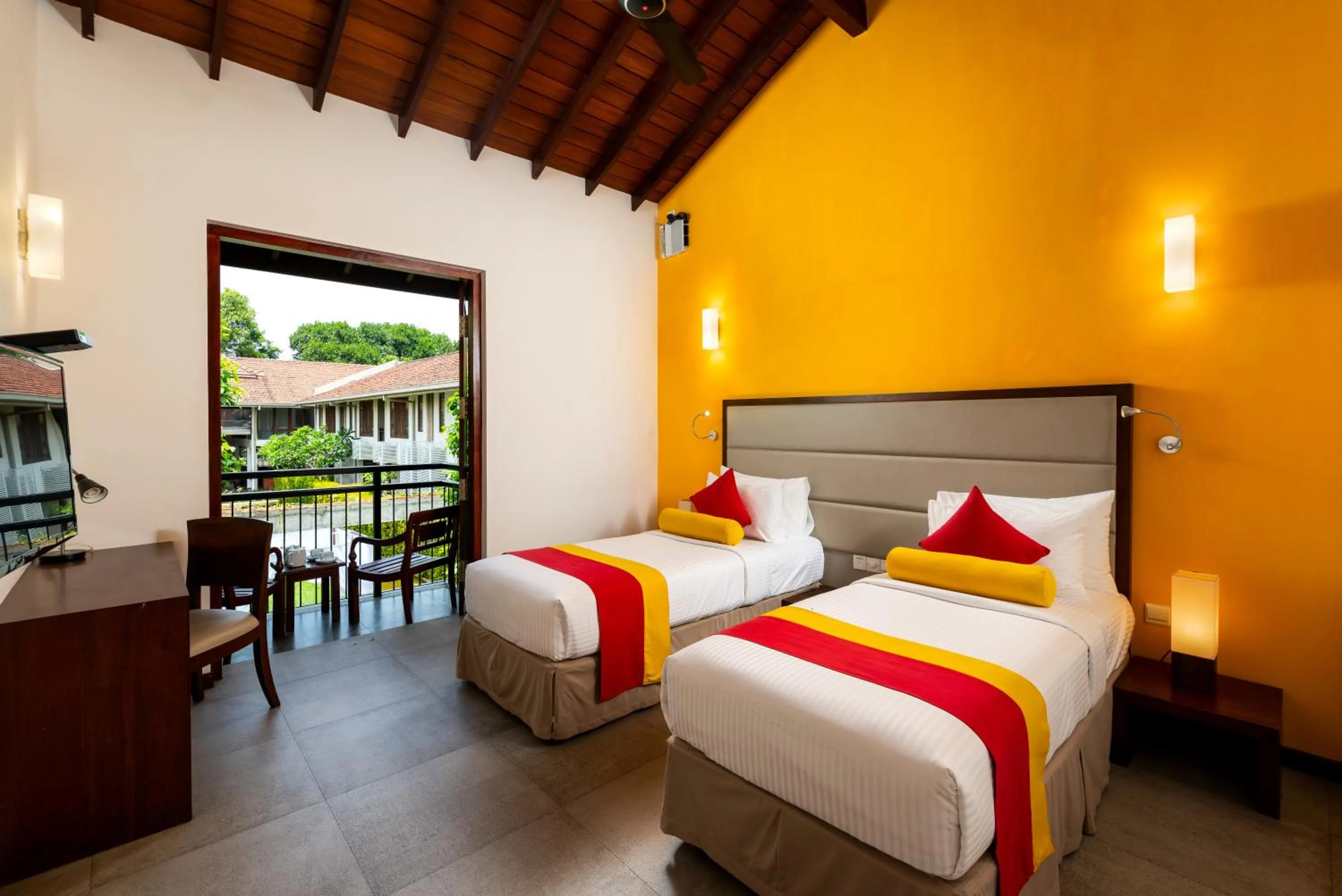 Bed in The Thinnai Hotel - Jaffna